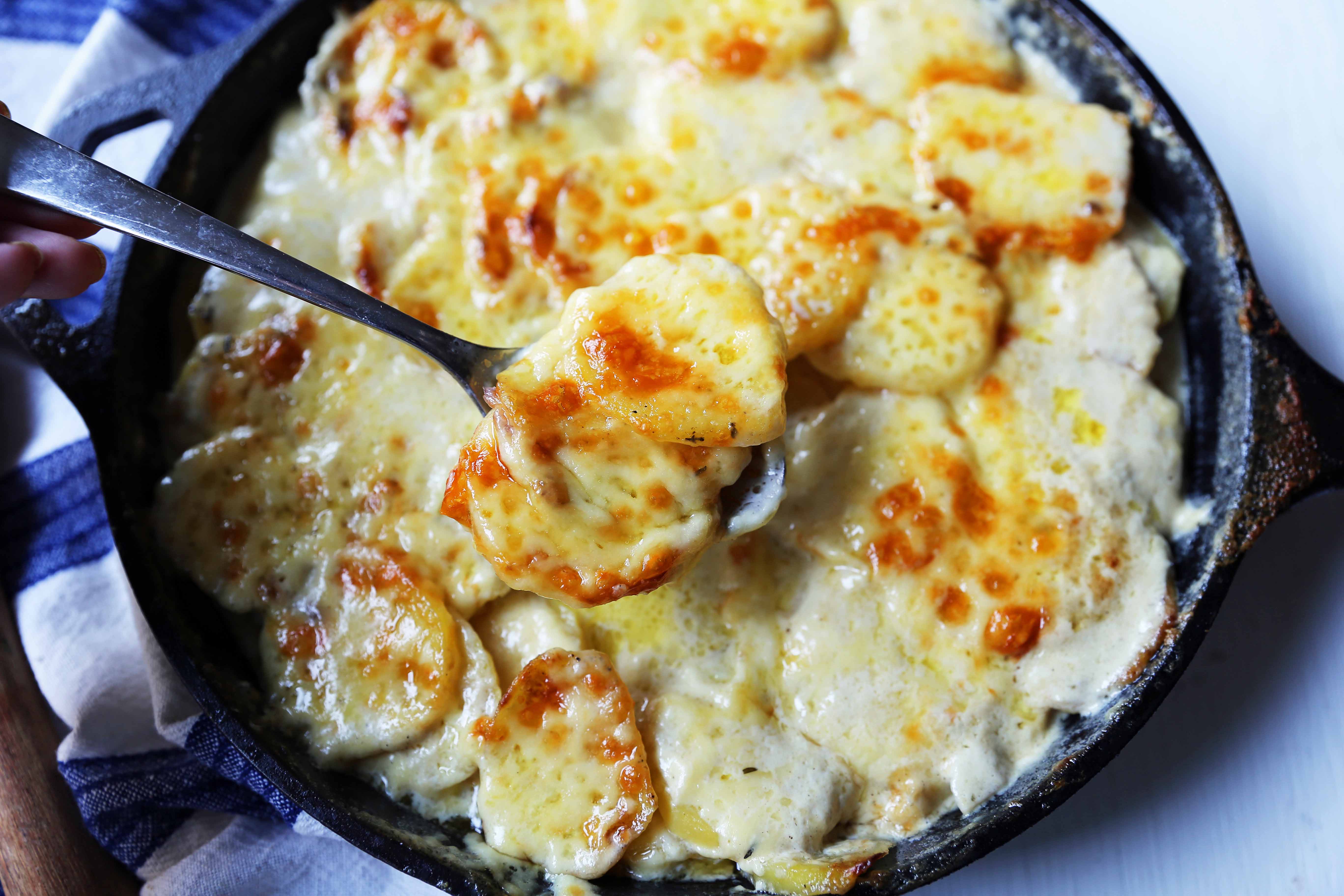 Cheesy Potatoes Au Gratin. Homemade cheesy scalloped potatoes with a rich cream sauce and melted cheddar cheese. The perfect potato side dish recipe! www.modernhoney.com #scallopedpotatoes #potatoesaugratin #potatoes #potato #thanksgiving