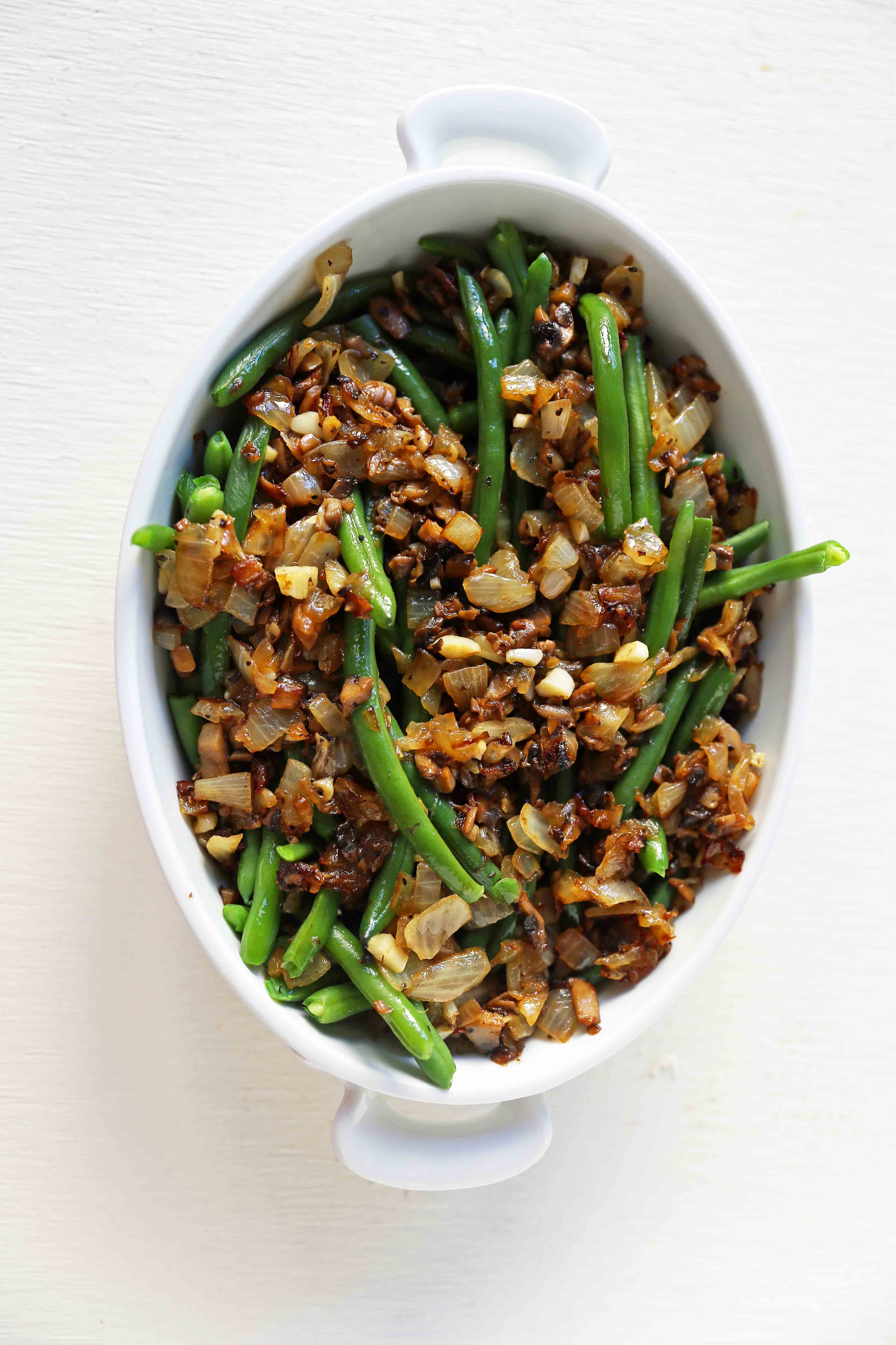 Homemade Green Bean Casserole made from scratch. The BEST Green Bean Casserole Recipe. The perfect Thanksgiving side dish. www.modernhoney.com #greenbeans #greenbeancasserole #thanksgiving #sidedish #vegetables #thanksgivingrecipes