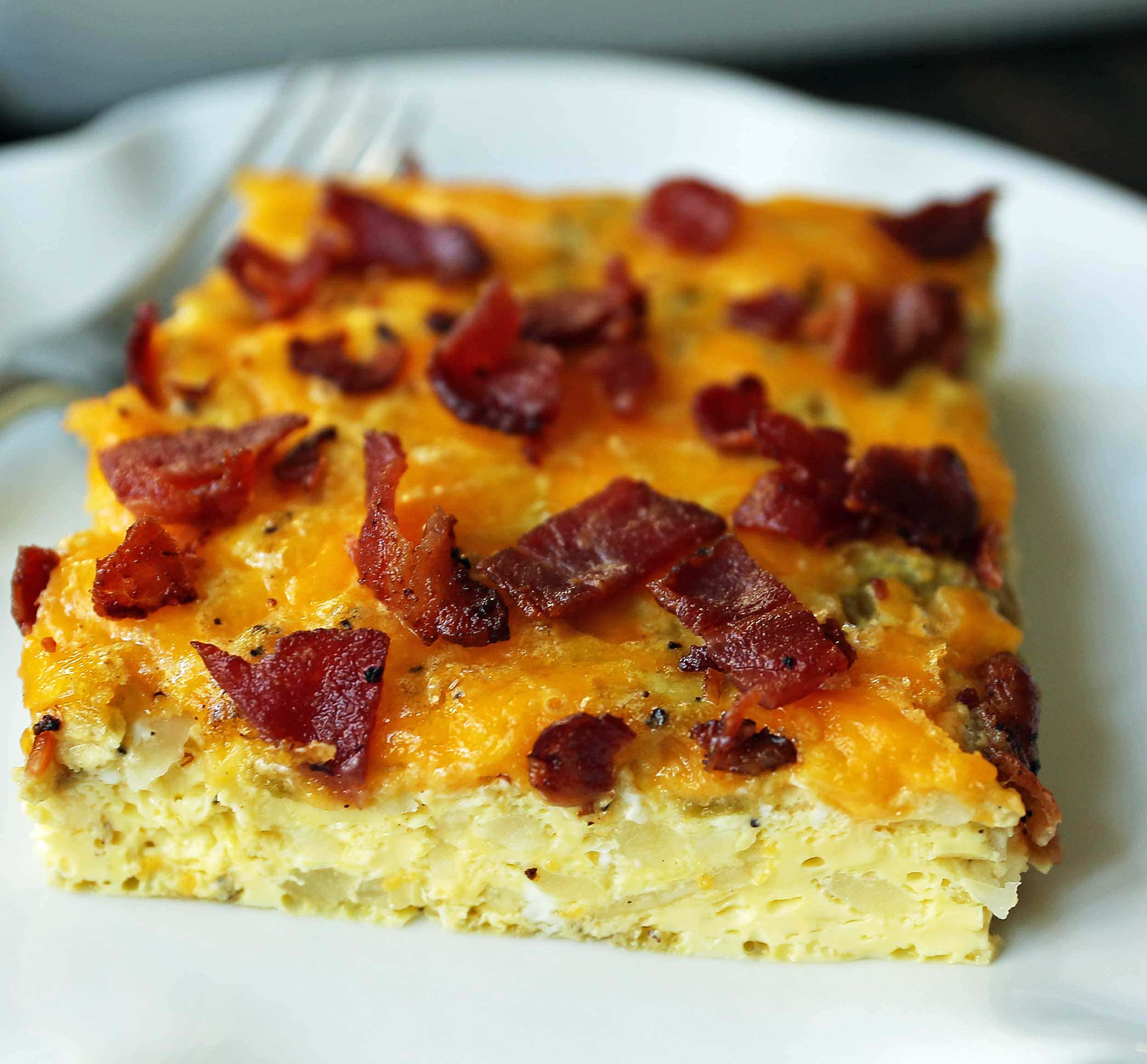 Bacon Egg and Cheese Casserole. An easy breakfast casserole recipe. Green Chili Bacon Cheese Egg Breakfast Souffle. www.modernhoney.com #breakfast #eggs #eggdish #eggcasserole #breakfastcasserole #christmas #christmasbreakfast #christmascasserole