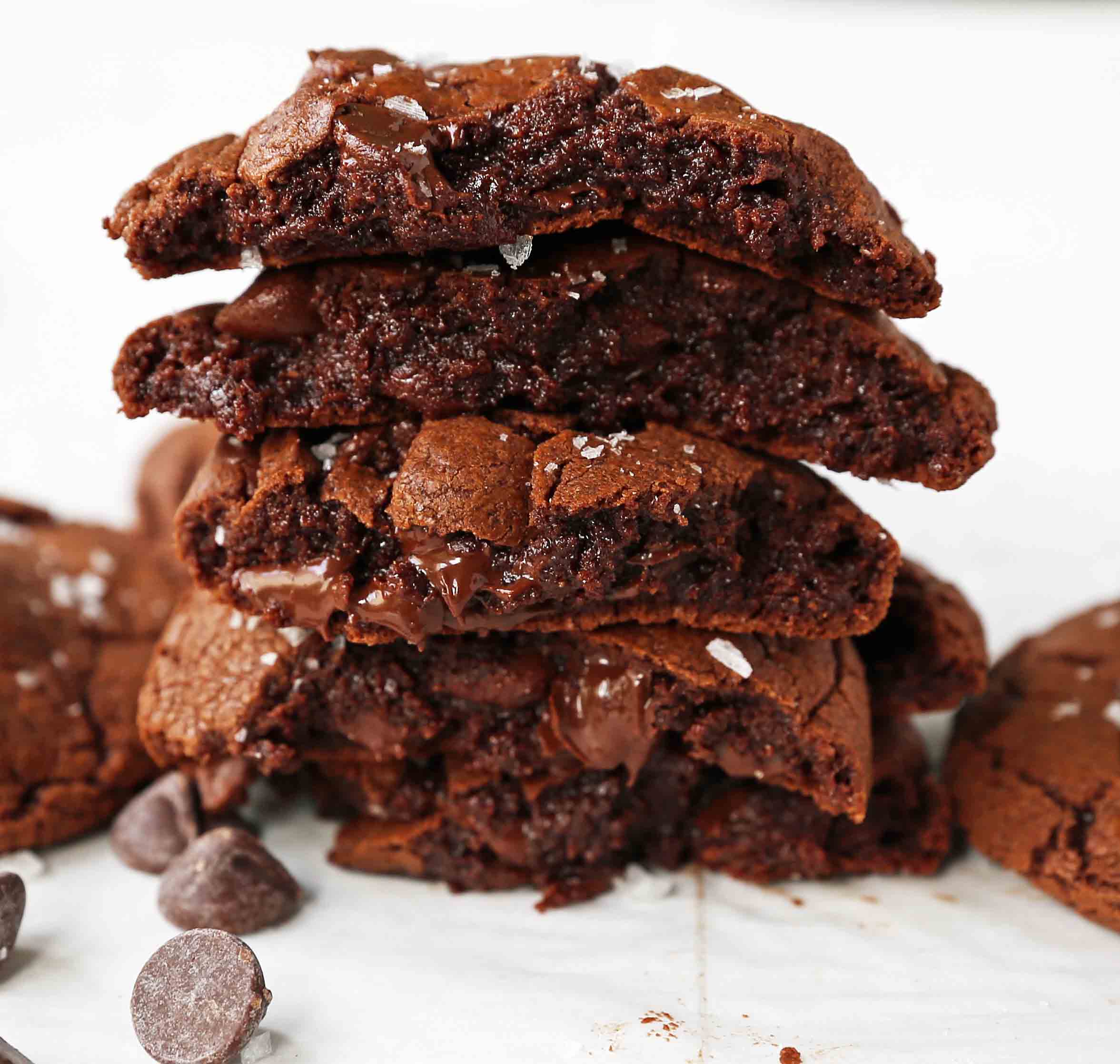 Chocolate Brownie Cookies. Rich, decadent triple chocolate cookies are so decadent. The perfect chocolate brownie cookie recipe! www.modernhoney.com #chocolatebrowniecookies #browniecookies #chocolatecookies 