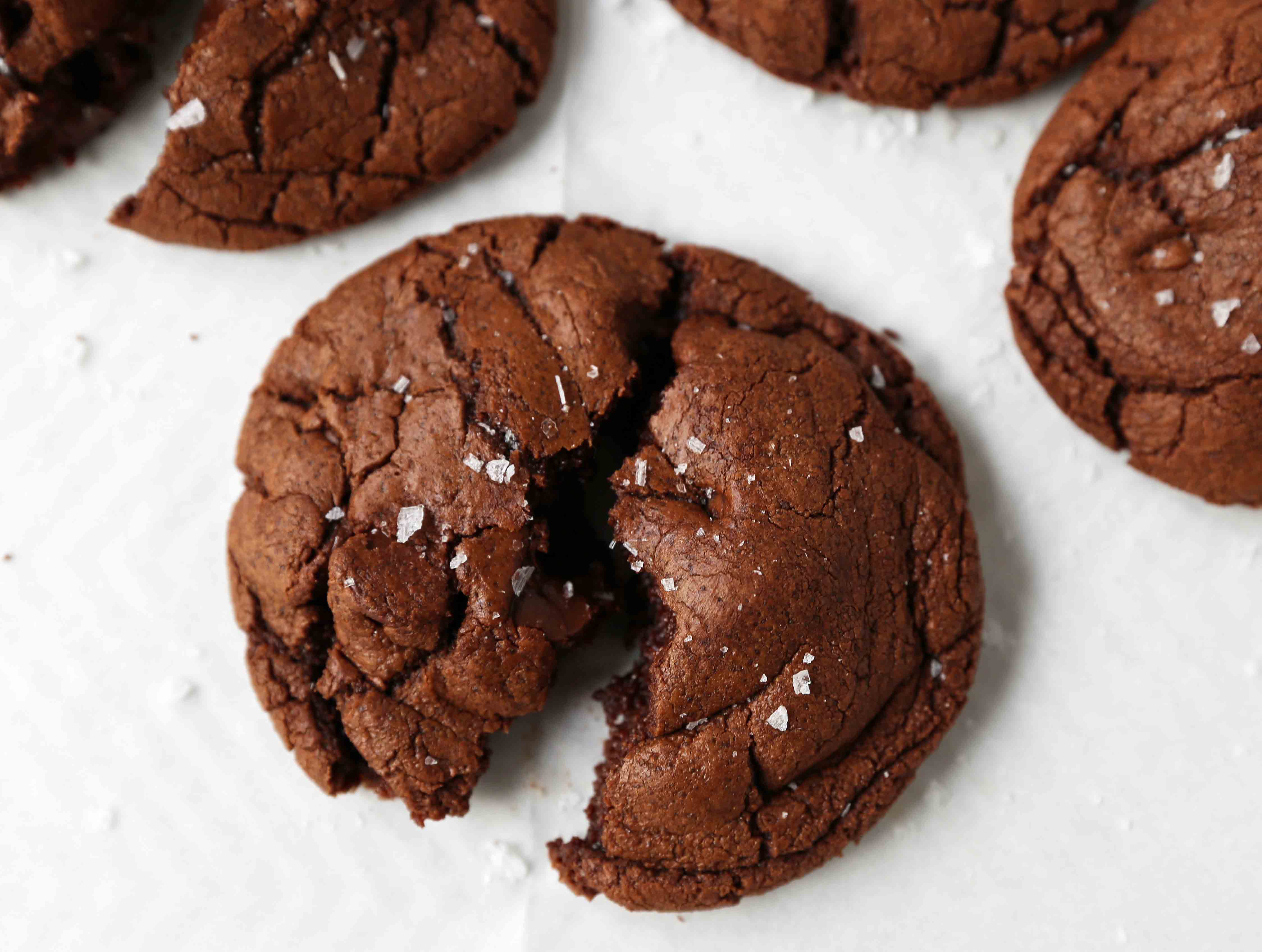 Chocolate Brownie Cookies. Rich, decadent triple chocolate cookies are so decadent. The perfect chocolate brownie cookie recipe! www.modernhoney.com #chocolatebrowniecookies #browniecookies #chocolatecookies 