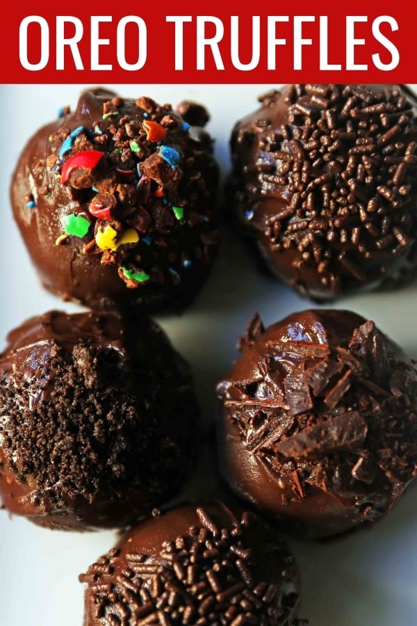 Oreo Truffles Recipe. Creamy Oreo truffles with a rich chocolate coating. An easy homemade chocolate truffle with only 4 ingredients! The BEST Oreo Truffles Recipe. www.modernhoney.com #truffles #truffle #chocolatetruffle #oreotruffle #oreotruffles #christmasgoodies 