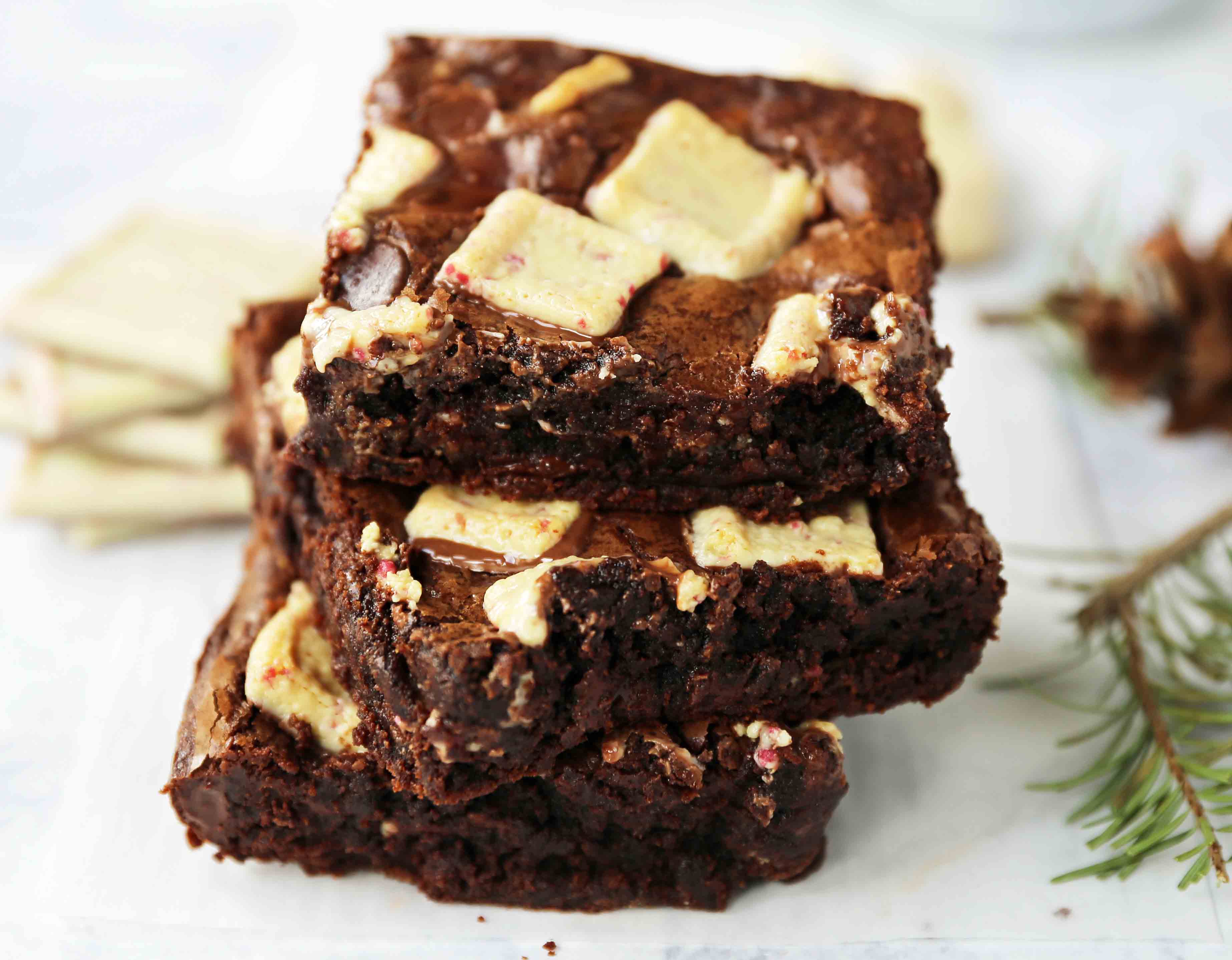 Peppermint Bark Chocolate Brownies. Decadent homemade chocolate brownies with white chocolate peppermint bark. The perfect Christmas holiday brownie. www.modernhoney.com #peppermintbarkbrownies #peppermintbrownies #christmasbrownies 