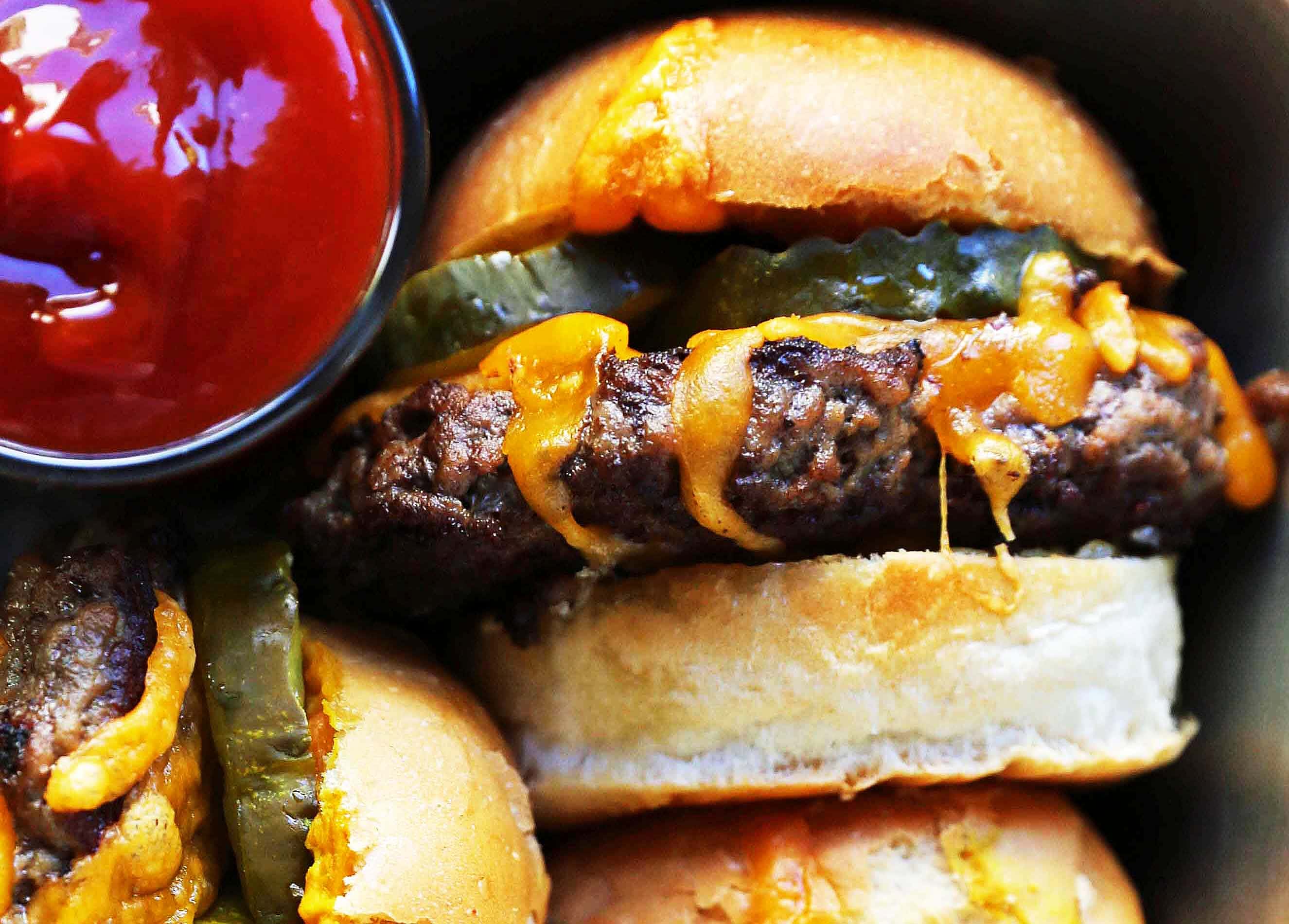 Cheeseburger Sliders. How to make the perfect cheese sliders. Super Bowl food. www.modernhoney.com #sliders #cheeseburgers #hamburgers #burgers #burger