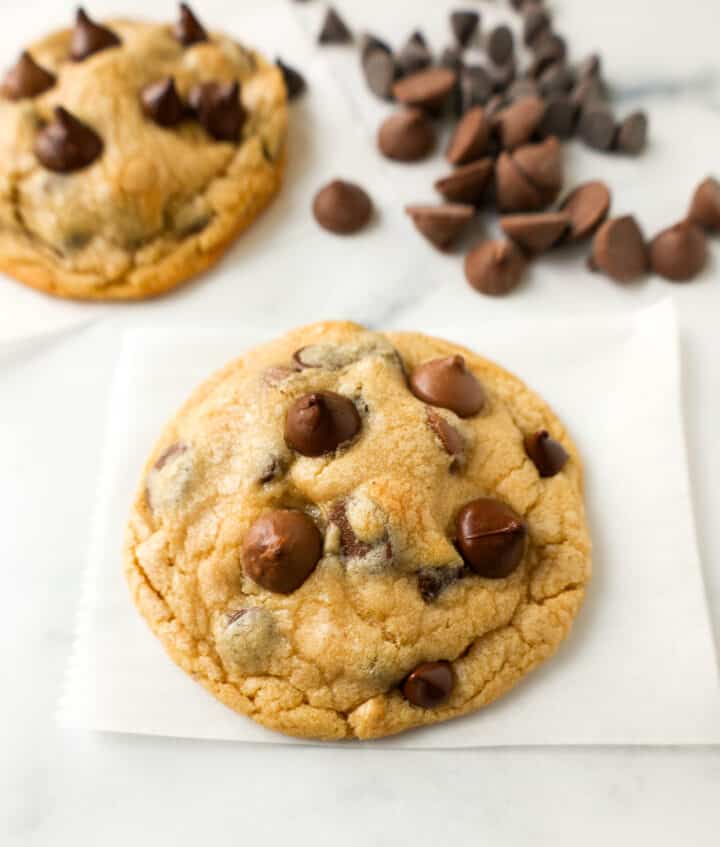 How to make the best chocolate chip cookies in the world. These are hands down the most perfect chocolate chip cookies! Tips for making the best homemade chewy chocolate chip cookies.