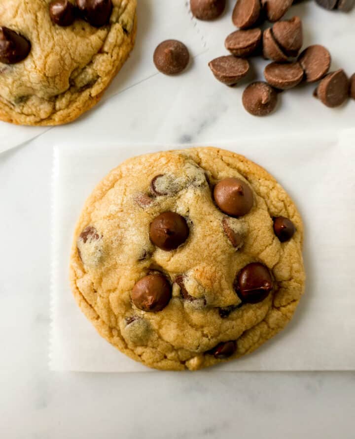 How to make the best chocolate chip cookies in the world. These are hands down the most perfect chocolate chip cookies! Tips for making the best homemade chewy chocolate chip cookies.