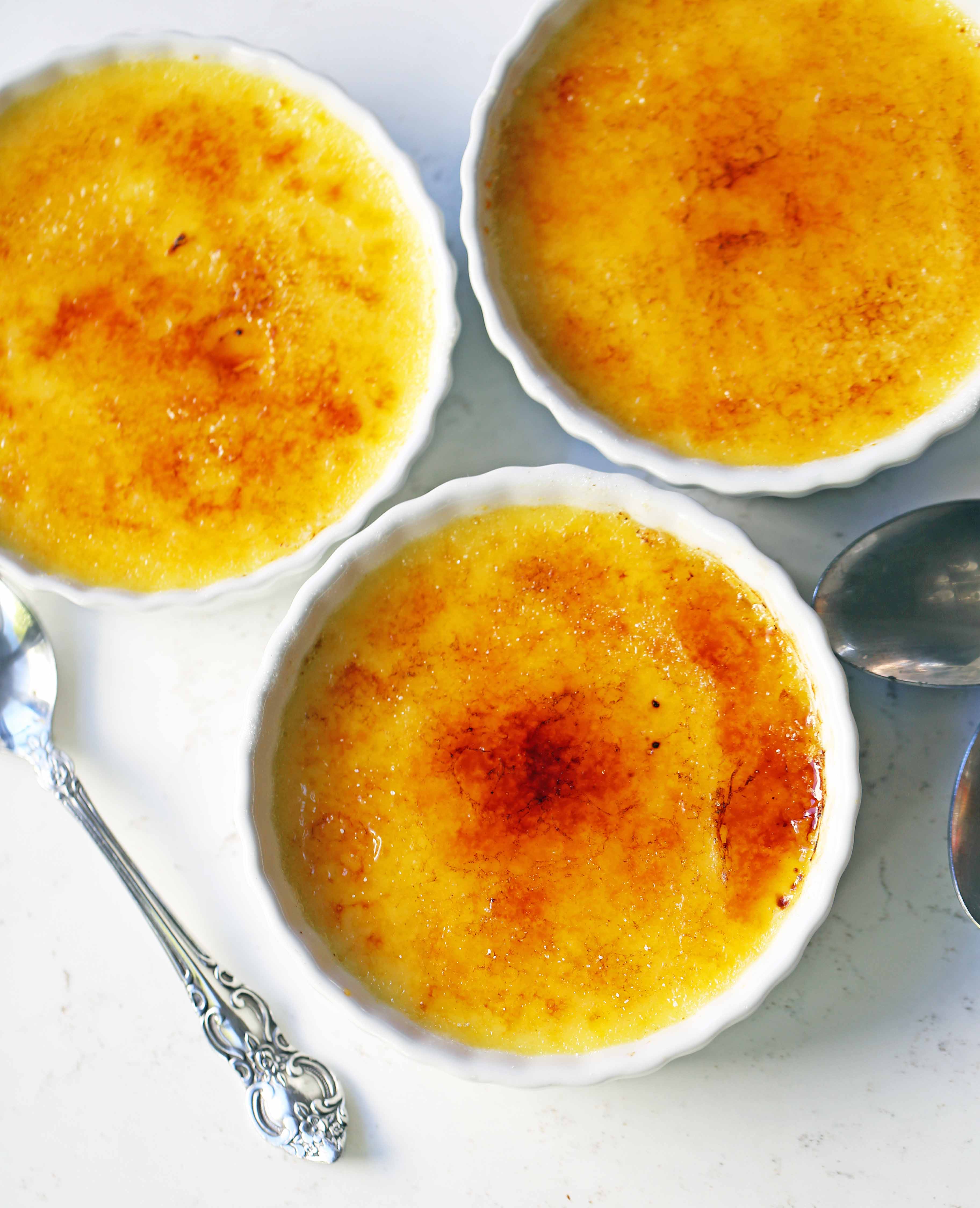 Creme Brulee Recipe. Howto make the best creme brulee. A creamy, silky vanilla custard topped with crisp sugar crust is one of the most popular desserts at restaurants for good reason. www.modernhoney.com #cremebrulee #vanillacremebrulee #dessert #valentinesday #valentinesdaydessert