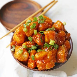 Firecracker Chicken. Sweet and spicy chicken bites made with tender chicken, flash-fried, and baked in a sweet brown sugar buffalo sauce. You'll have people coming back for seconds in no time at all! www.modernhoney.com #firecrackerchicken #buffalochicken #chicken #chickenbites