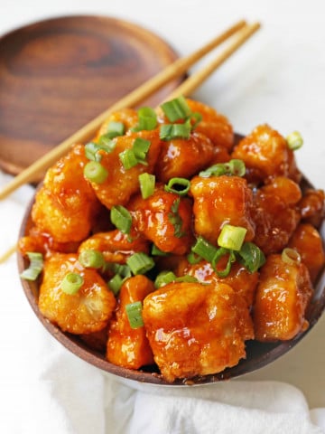 Firecracker Chicken. Sweet and spicy chicken bites made with tender chicken, flash-fried, and baked in a sweet brown sugar buffalo sauce. You'll have people coming back for seconds in no time at all! www.modernhoney.com #firecrackerchicken #buffalochicken #chicken #chickenbites