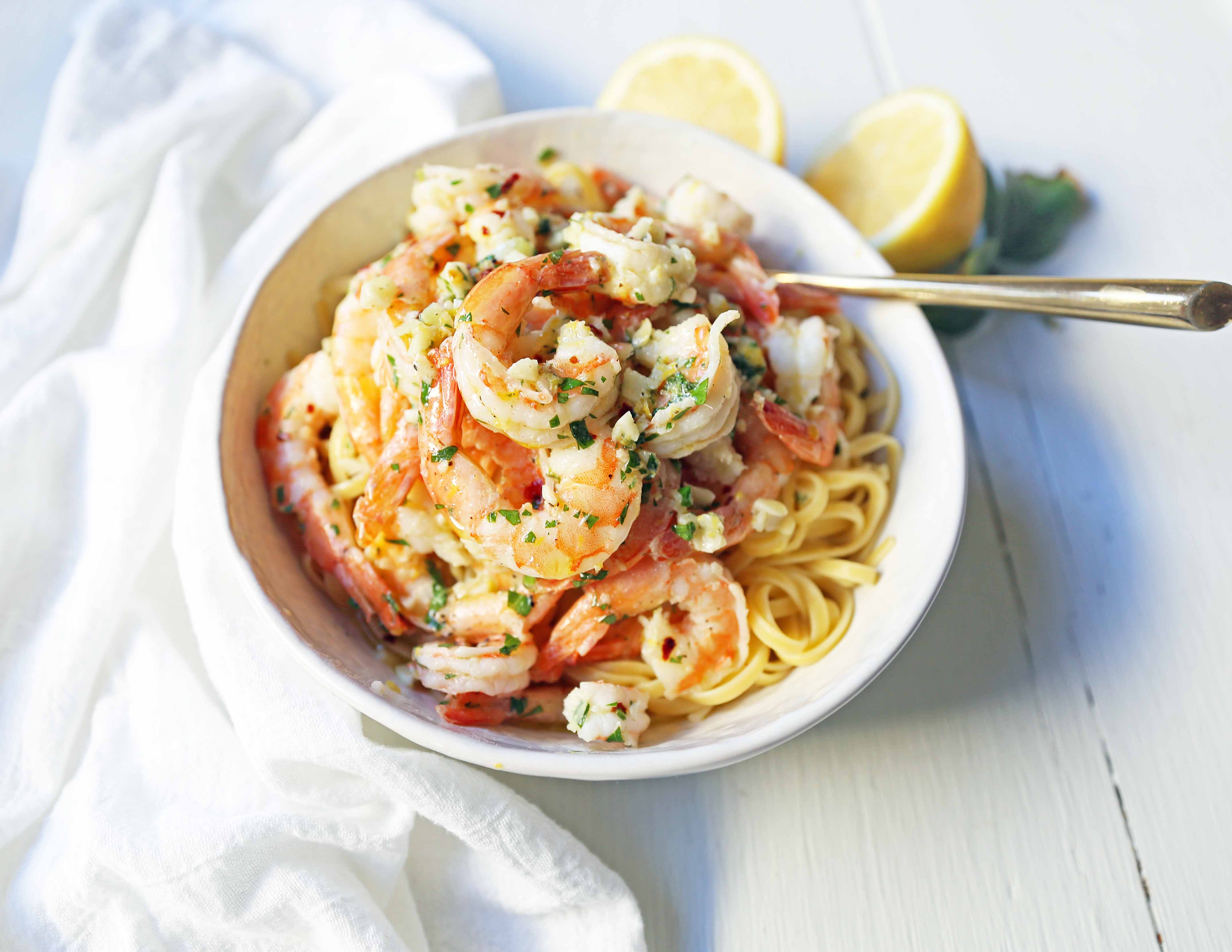 Shrimp Scampi Linguine. Shrimp sauteed in a lemon garlic butter sauce tossed with linguine pasta and made in less than 20 minutes. www.modernhoney.com #shrimp #shrimpscampi #shrimpscampilinguine #pasta #valentinesday
