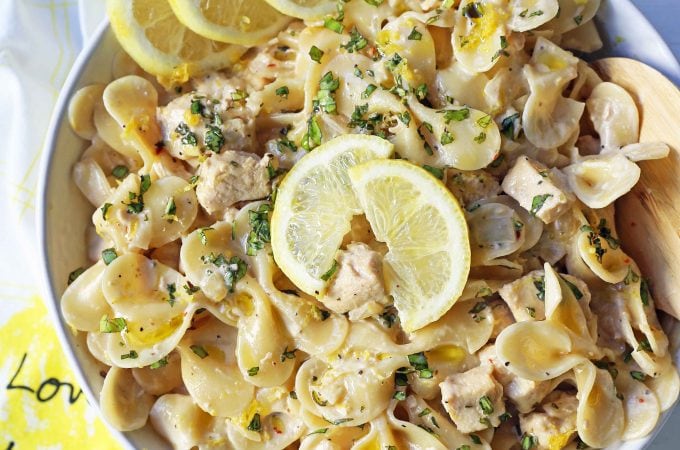 Creamy Lemon Chicken Pasta.Sauteed chicken in a rich creamy lemon basil sauce tossed with your favorite kind of pasta. A quick and easy 30-minute meal! www.modernhoney.com #lemonpasta #lemonchickenpasta #pasta #pastarecipes