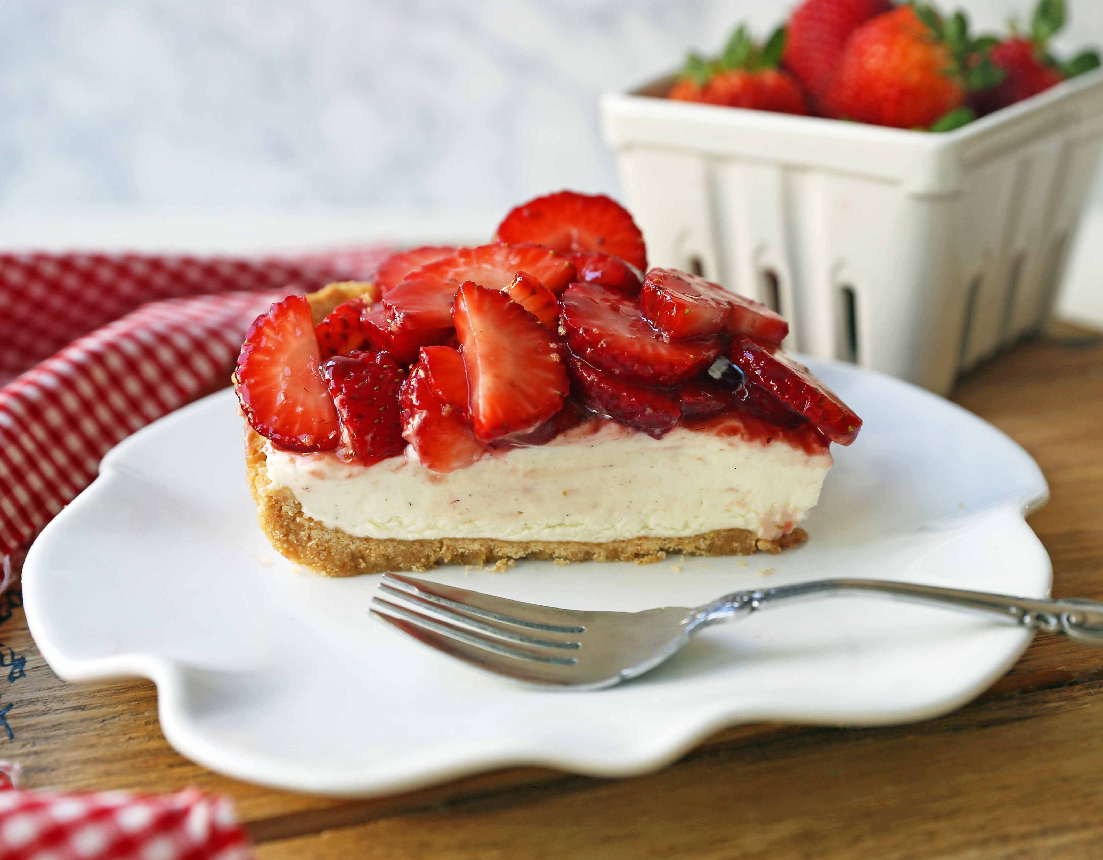 Strawberry Cream Cheese Pie. An easy sweet cream cheese pie with a buttery NILLA Wafer cookie crust and topped with glazed strawberries. The best strawberry pie! #strawberrypie #strawberries #pie #easter #easterdessert #creamcheesepie 