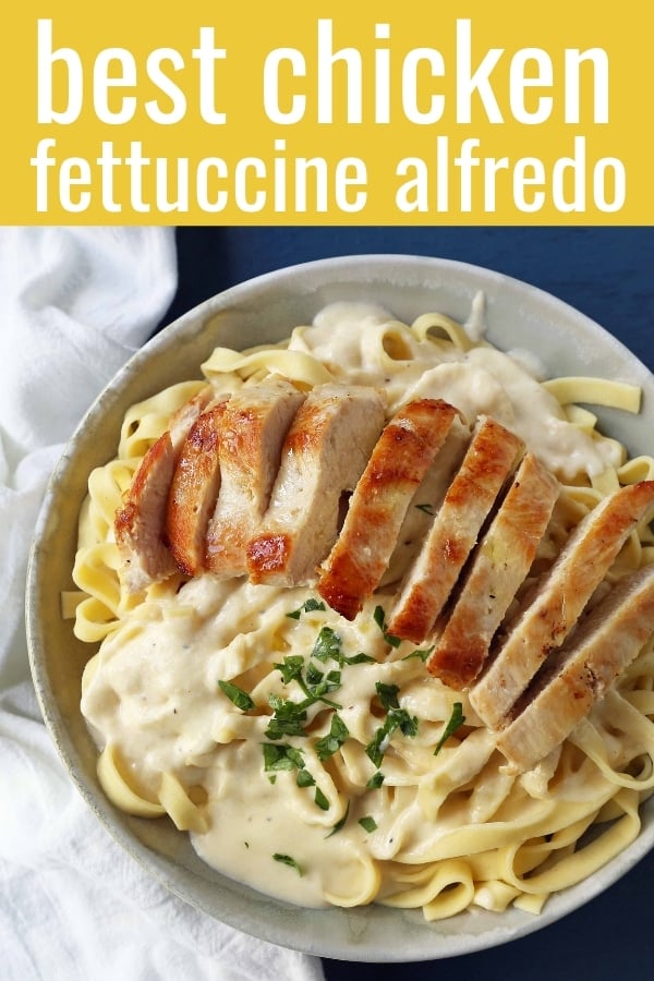 Chicken Fettucine Alfredo. Creamy parmesan cream sauce tossed with fettuccine pasta and topped with sauteed chicken. How to make the best chicken fettuccine alfredo. www.modernhoney.com #fettuccinealfredo #chickenfettuccinealfredo #pasta