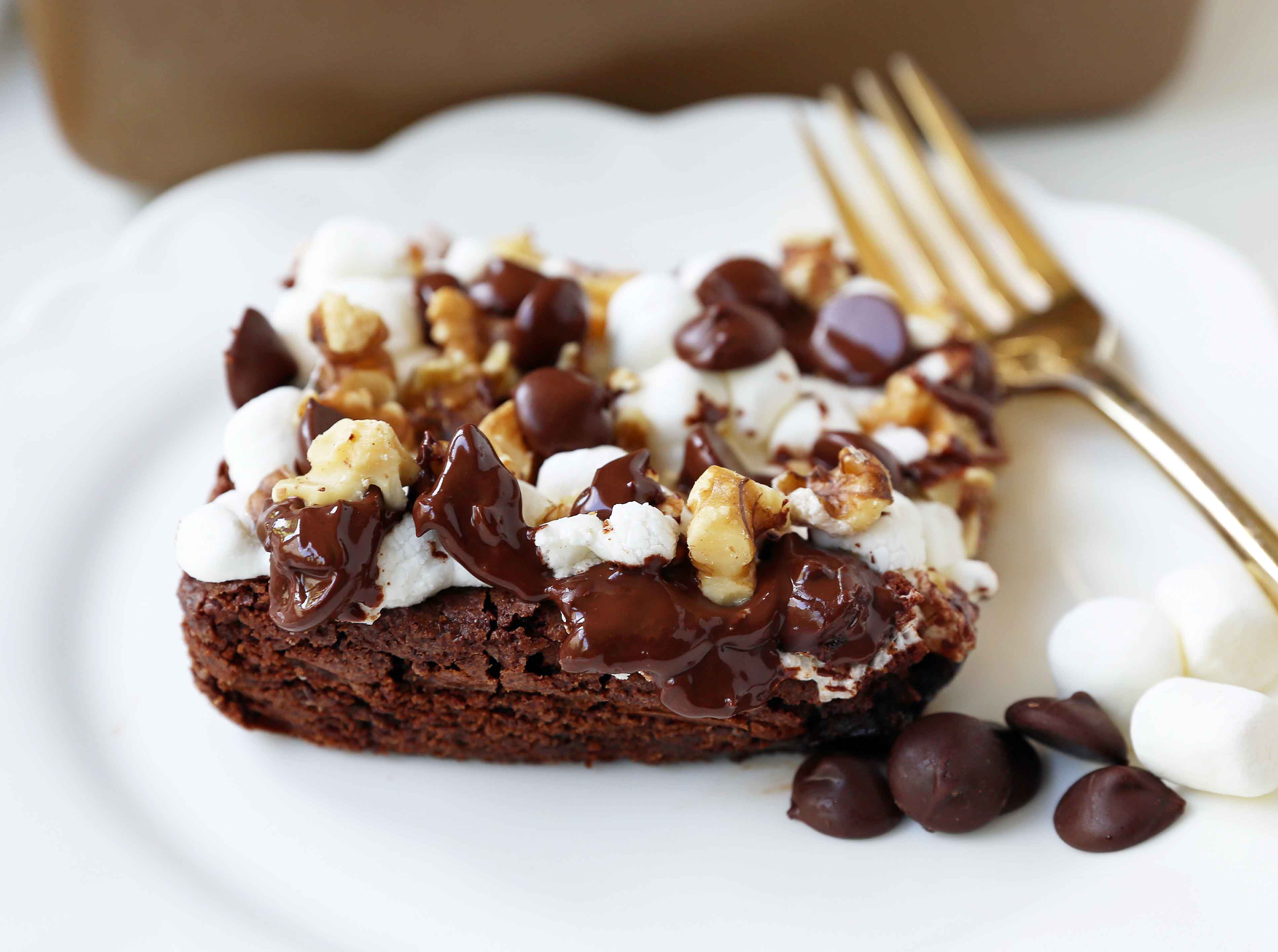Rocky Road Brownies. Homemade decadent chocolate brownies topped with melted marshmallows, chocolate chips, and walnuts. A classic brownie! www.modernhoney.com #rockyroad #rockyroadbrownies #gourmetbrownies