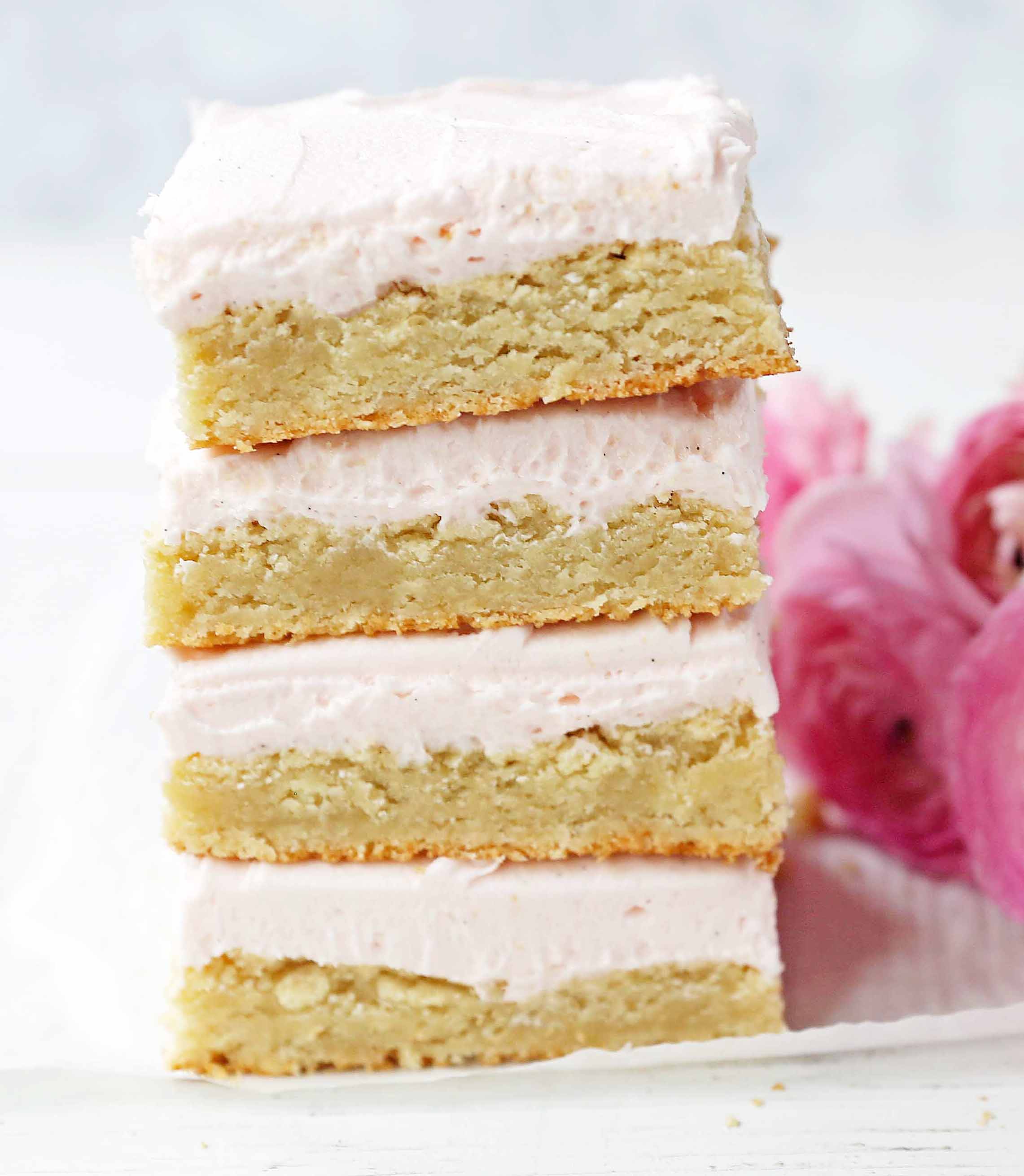 Sugar Cookie Bars. Soft and chewy sugar cookie bars with a sweet cream cheese frosting.  The perfect sugar cookie bar recipe! www.modernhoney.com #sugarcookiebars #frostedsugarcookiebars #sugarcookies 