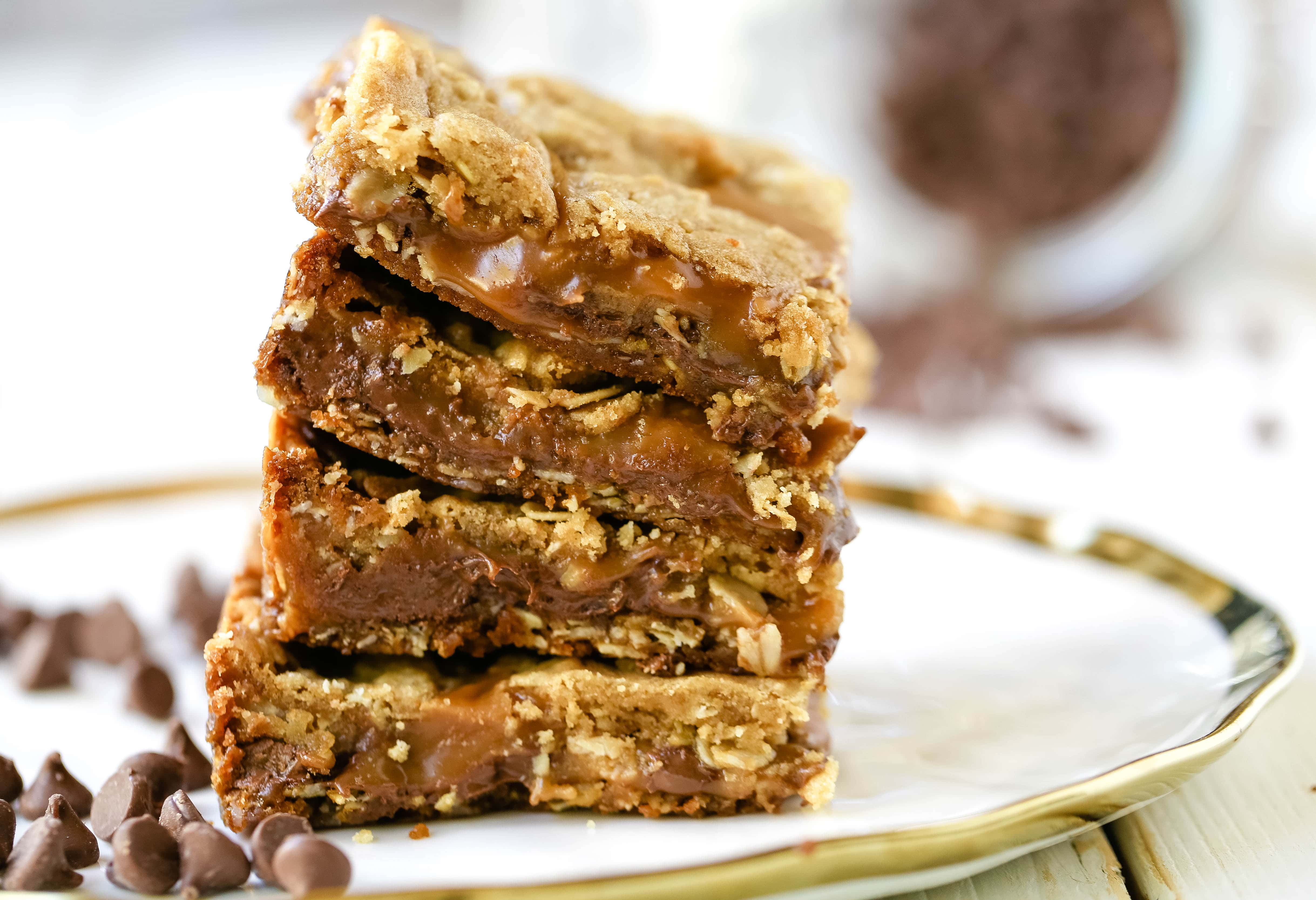 Caramelitas Chocolate Caramel Oatmeal Bars. Buttery oatmeal cookie layer with gooey sweet caramel and rich milk chocolate.  The perfect caramelita bar recipe! www.modernhoney.com #caramelitas #chocolatecaramelbars #dessertbars