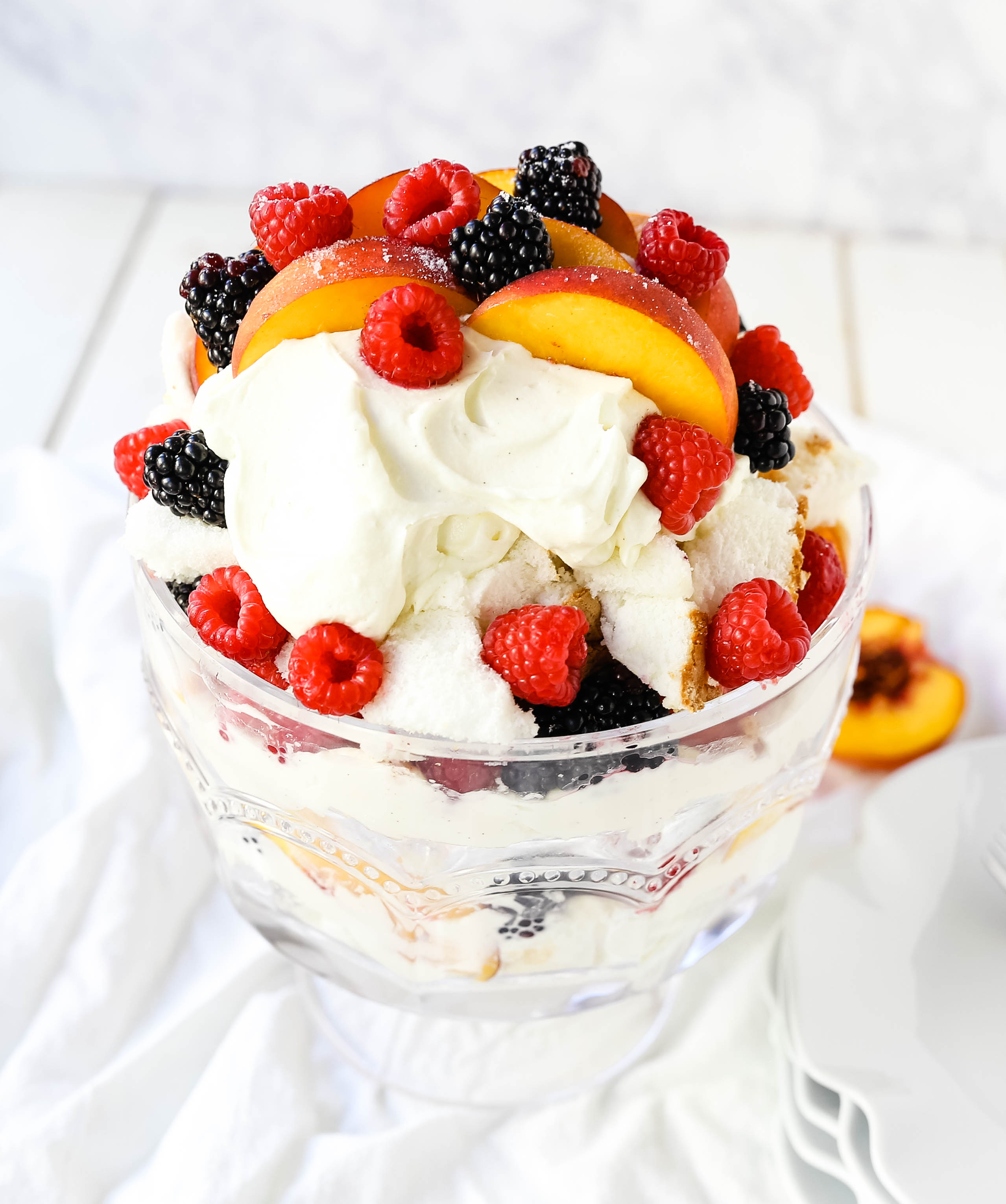 Peach Berry Trifle Angel food cake, a sweet, creamy, fluffy filling with fresh peaches and raspberries makes this the perfect summer dessert.  www.modernhoney.com #peach #peacherecipes #trifle #dessert