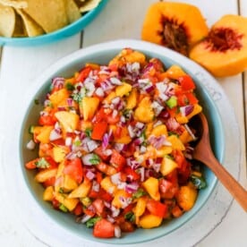 Peach Salsa. Fresh peach salsa with red pepper, jalapeño, red onion, tomatoes, cilantro, and fresh lime juice. A sweet and savory salsa perfect to pair with chips, grilled chicken or pork. www.modernhoney.com #peachsalsa #salsa #peachrecipes