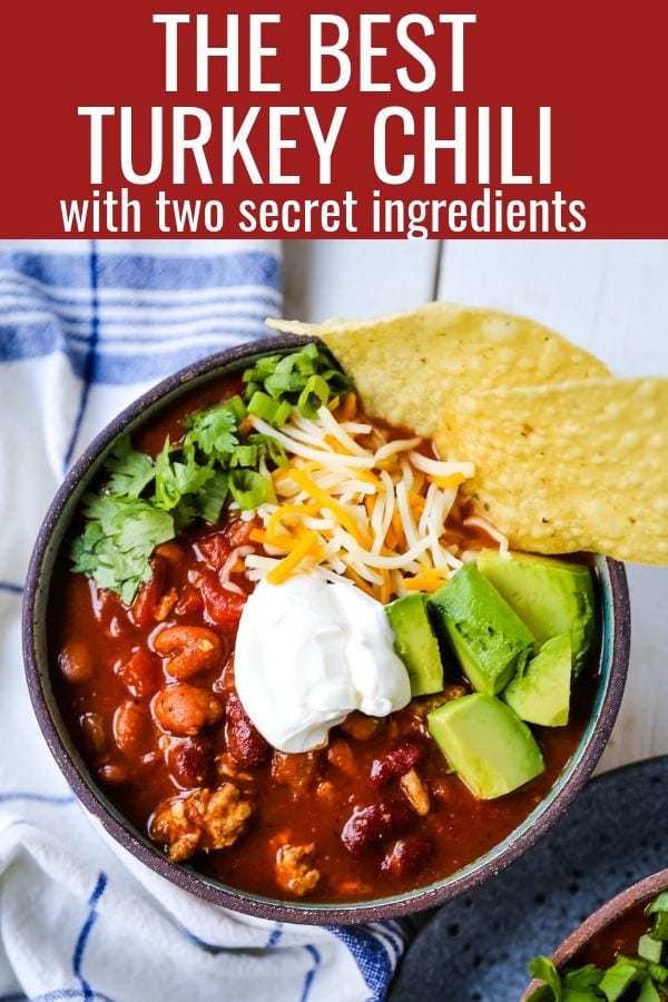 The Best Turkey Chili Recipe Lean Ground Turkey, Seasoned Chili Beans, Tomato sauce, Spices and a few secret ingredients make this the best turkey chili recipe ever! www.modernhoney.com #turkeychili #chilirecipe #fall #fallrecipes 