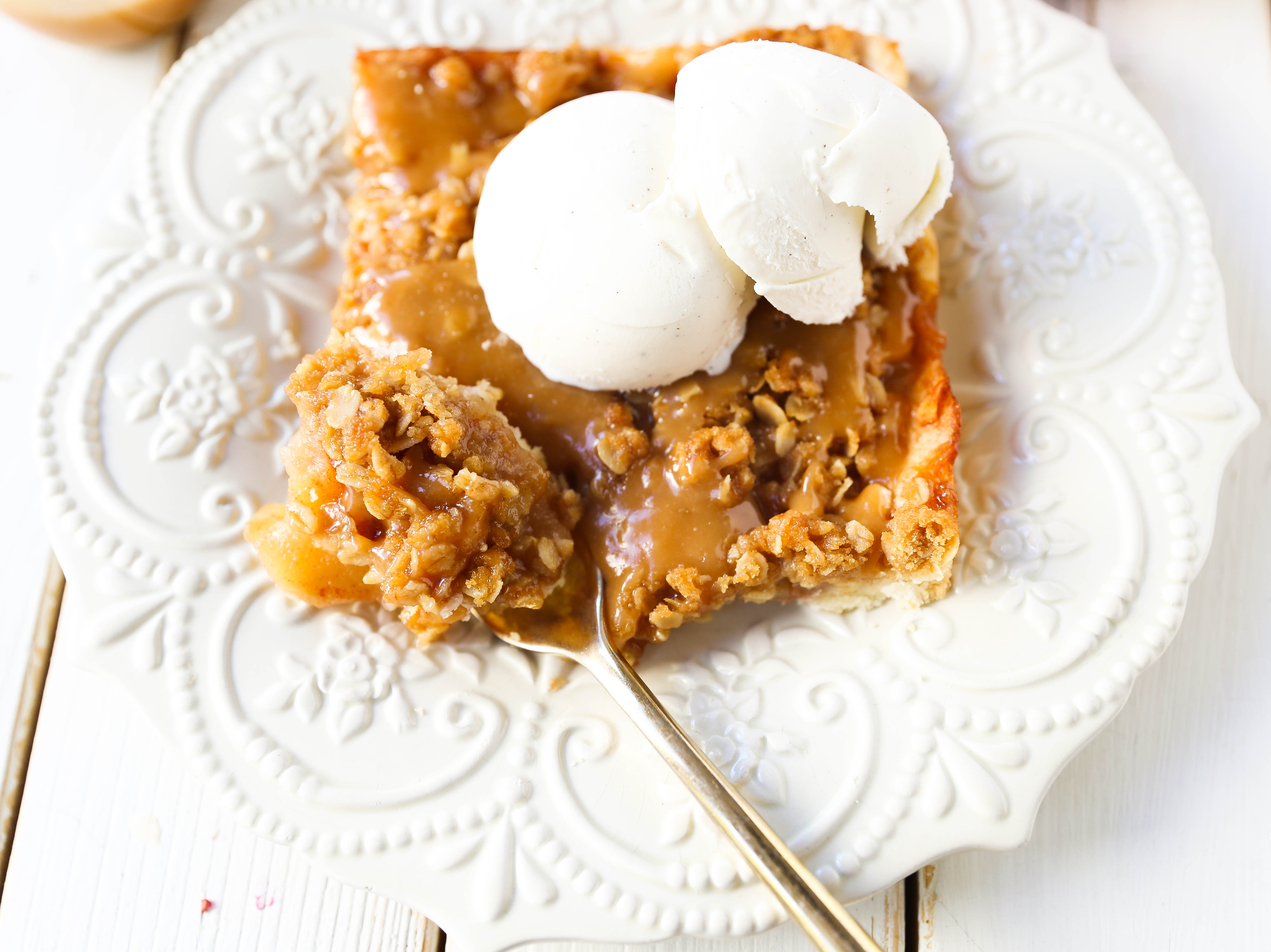 Caramel Apple Slab Pie Juicy cinnamon sugar apples baked in a flaky pie crust and topped with a buttery brown sugar crumb topping then drizzled with homemade salted caramel. An easy way to make apple pie to feed a crowd! www.modernhoney.com #applepie #apples #caramelapplepie #appleslabpie #slabpie