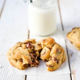 Crumbl Chocolate Chip Cookie Copycat Recipe The famous Crumbl Bakery copycat milk chocolate chip cookie recipe. This is one of the best bakery chocolate chip cookies! www.modernhoney.com #cookie #cookies #crumbl #crumblcookies #cookierecipe