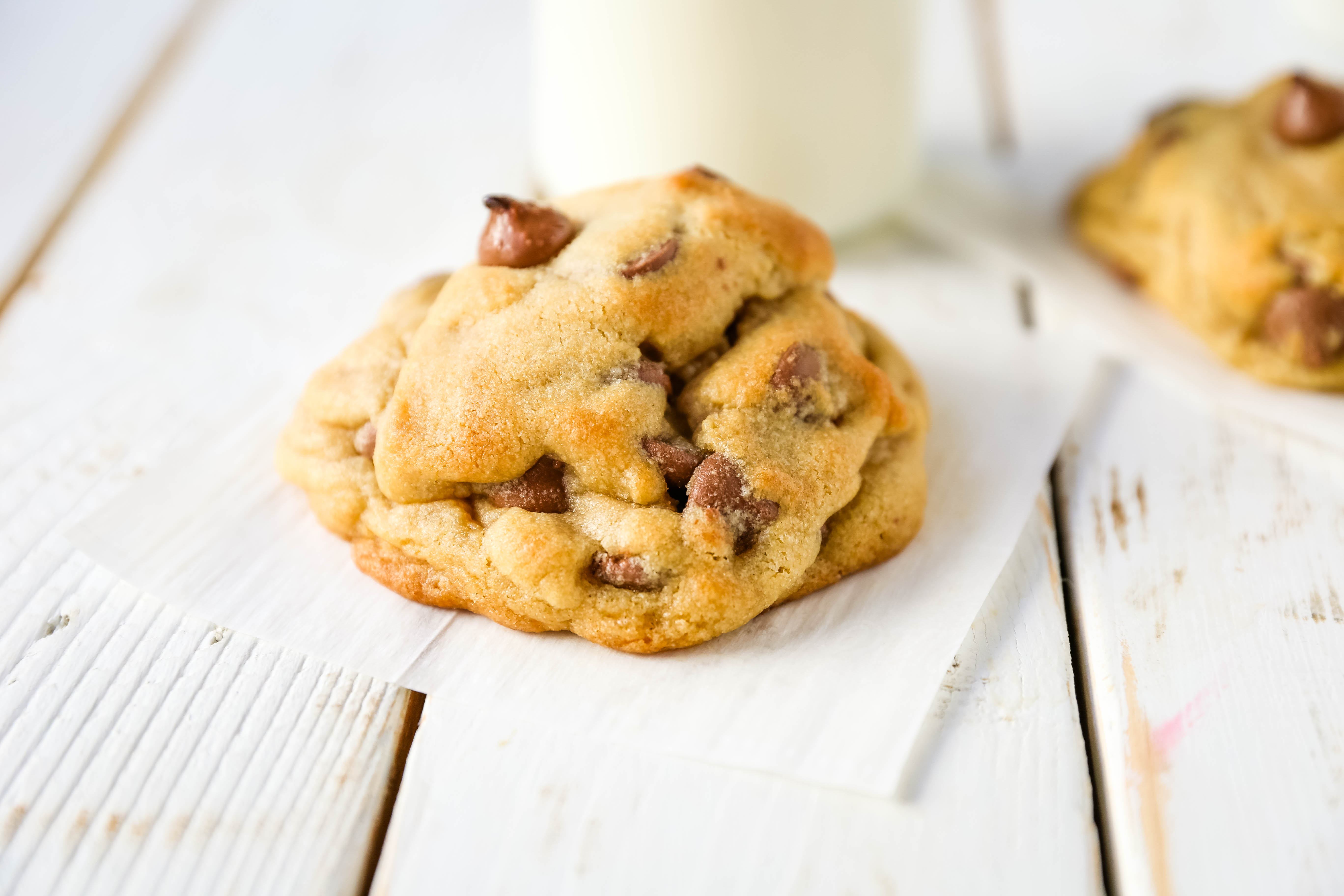 Crumbl Chocolate Chip Cookie Copycat Recipe The famous Crumbl Bakery copycat milk chocolate chip cookie recipe. This is one of the best bakery chocolate chip cookies! www.modernhoney.com #cookie #cookies #crumbl #crumblcookies #cookierecipe