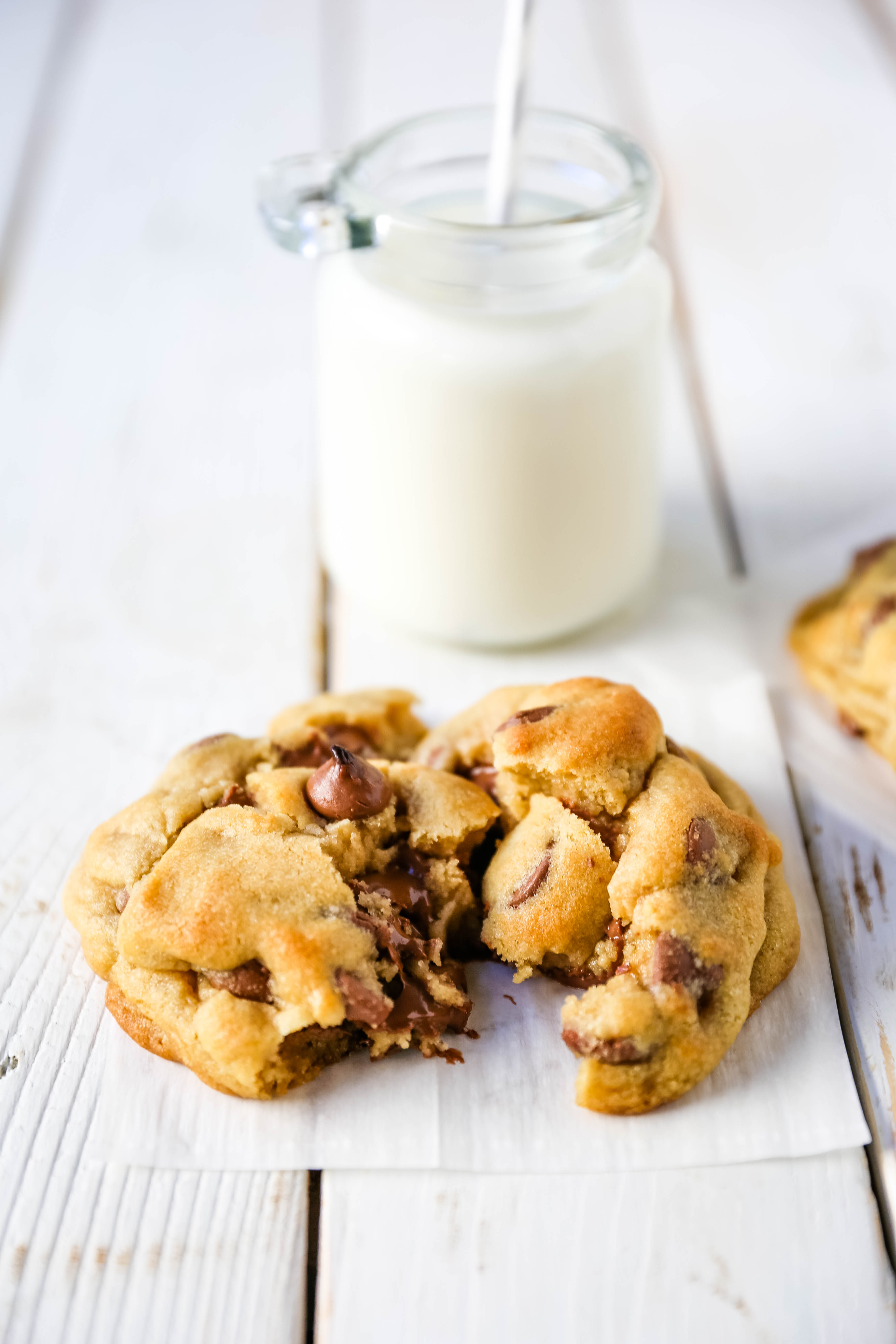 Crumbl Chocolate Chip Cookie Copycat Recipe The famous Crumbl Bakery copycat milk chocolate chip cookie recipe. This is one of the best bakery chocolate chip cookies! www.modernhoney.com #cookie #cookies #crumbl #crumblcookies #cookierecipe