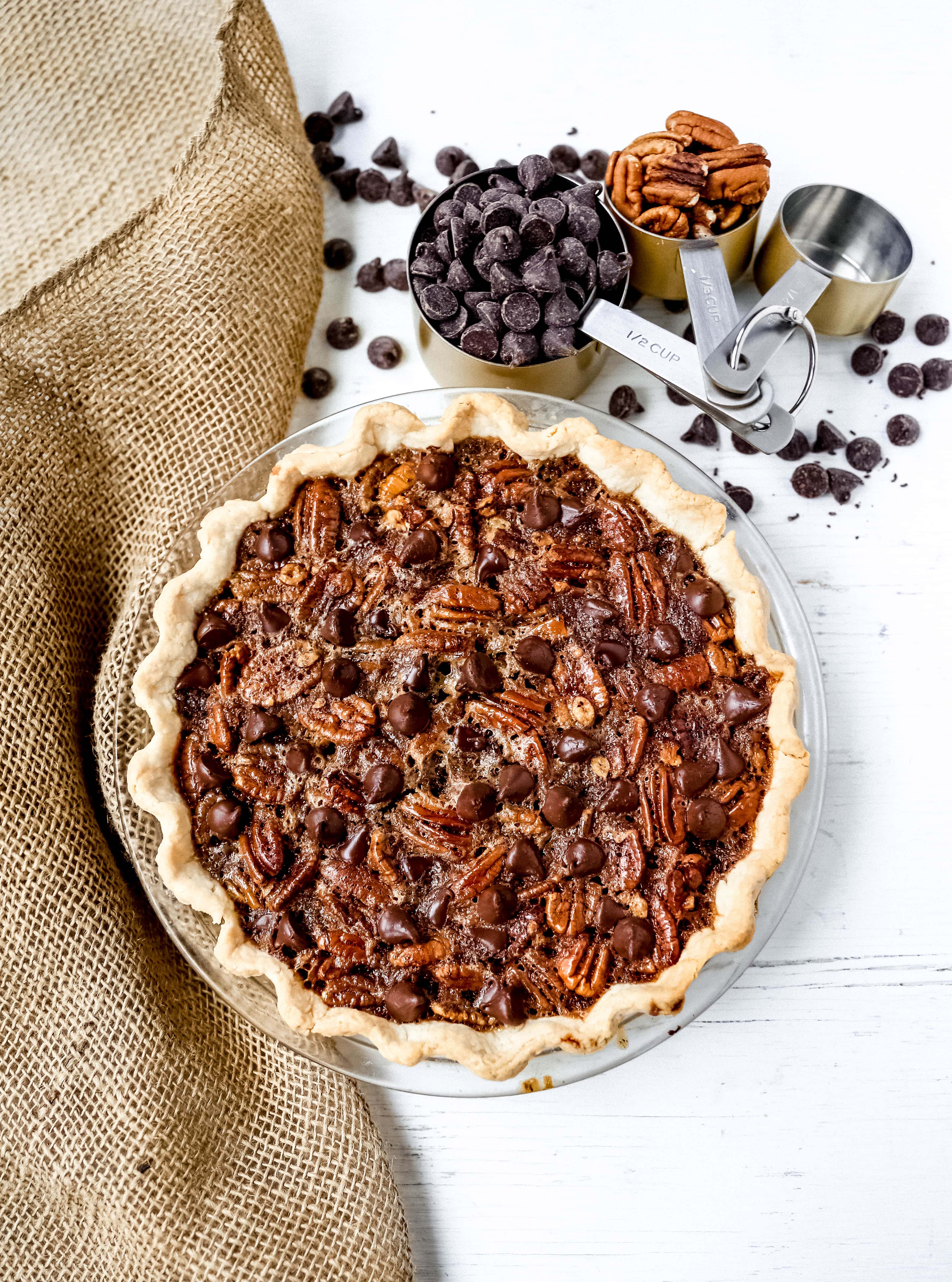 Chocolate Pecan Pie Rich chocolate pecan pie made with a brown sugar filling, crunchy pecans, rich chocolate, all in a homemade buttery, flaky pie crust. www.modernhoney.com #pie #pecanpie #chocolatepecanpie #thanksgiving #pies