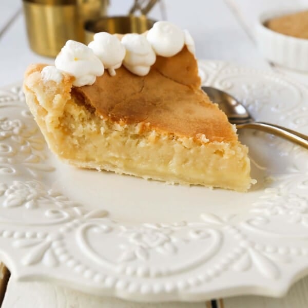 Creme Brûlée Pie. A silky smooth vanilla custard in a buttery crust topped with a crisp sugar topping. It is a creamy sweet pie with a touch of tang and will be everyone's favorite pie! www.modernhoney.com #thanksgiving #pie #pies #thanksgivingrecipes #cremebrulee