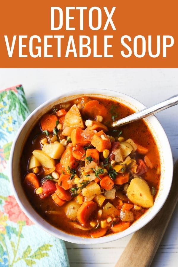 Detox Vegetable Soup. A healthy soup filled with vegetables, herbs, in a warm broth. How to make the best vegetable soup! www.modernhoney.com #vegetablesoup #veggiesoup #soups #soup #healthy