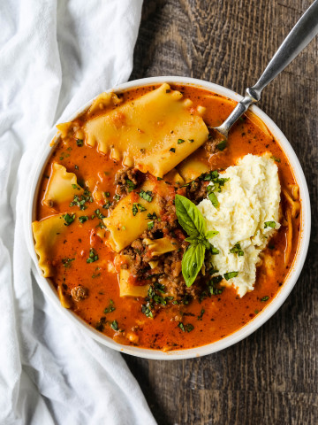 Lasagna Soup. A hearty beef lasagna soup with fresh ricotta cheese, mozzarella, and parmesan cheeses and fresh herbs. An Italian classic made into a comforting soup! #lasagnasoup #soup #soups #comfortfood