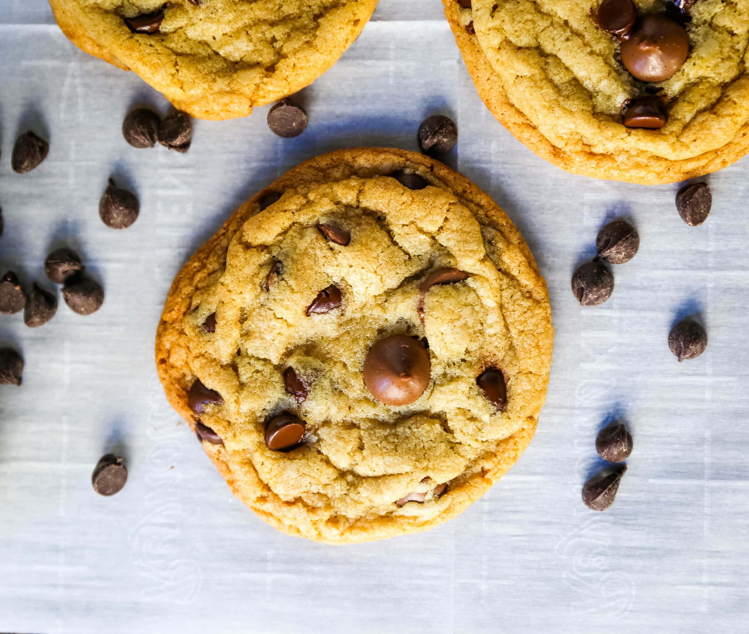 ONE BOWL CHOCOLATE CHIP COOKIE RECIPE An easy one bowl cookie recipe that creates a chewy chocolate chip cookie with crisp buttery edges.  www.modernhoney.com #cookie #cookies #chocolatechipcookie #chocolatechipcookies