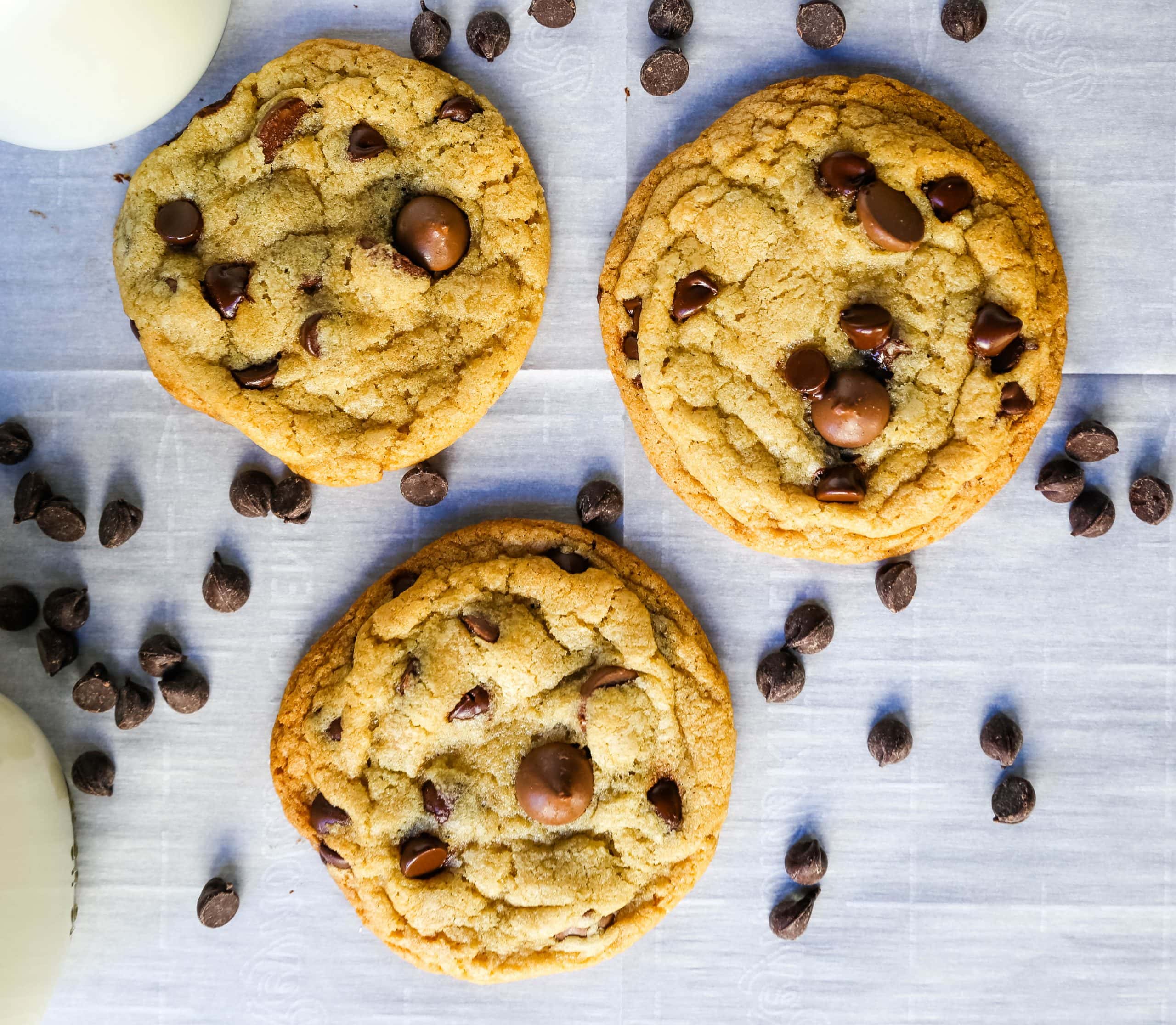 ONE BOWL CHOCOLATE CHIP COOKIE RECIPE An easy one bowl cookie recipe that creates a chewy chocolate chip cookie with crisp buttery edges.  www.modernhoney.com #cookie #cookies #chocolatechipcookie #chocolatechipcookies