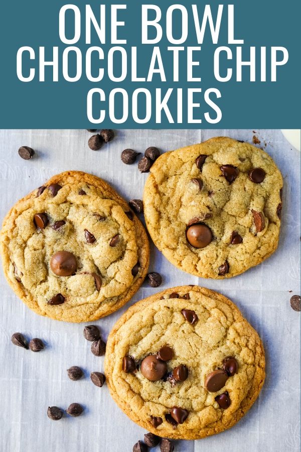 ONE BOWL CHOCOLATE CHIP COOKIE RECIPE An easy one bowl cookie recipe that creates a chewy chocolate chip cookie with crisp buttery edges.  www.modernhoney.com #cookie #cookies #chocolatechipcookie #chocolatechipcookies