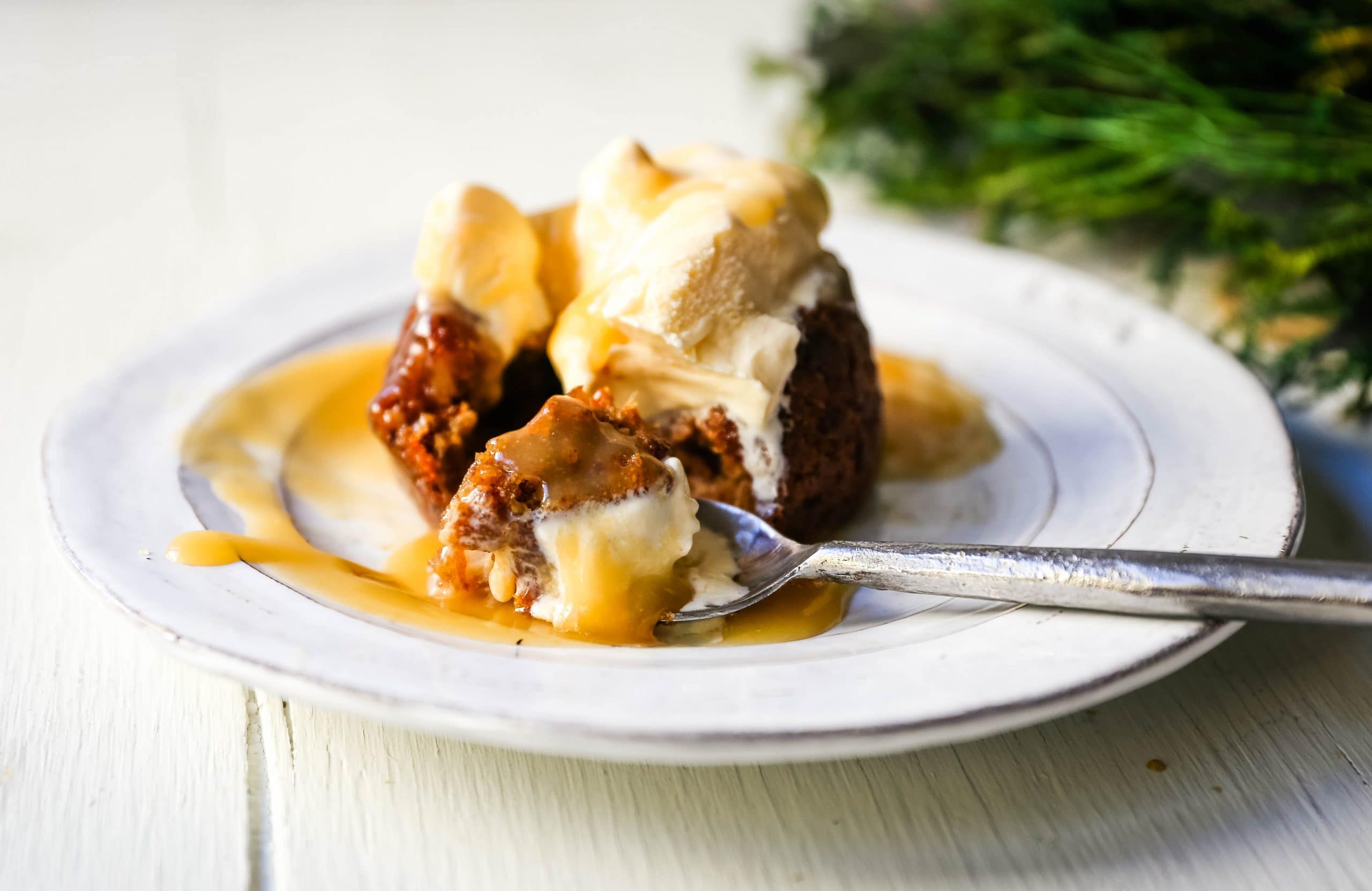 Sticky Toffee Pudding. A famous English dessert with a moist sponge cake covered in a homemade caramel toffee sauce and vanilla ice cream. The perfect Christmas dessert or holiday dessert recipe. A Christmas traditional dessert. www.modernhoney.com #stickytoffeepudding #toffeepudding #stickypudding #datecake