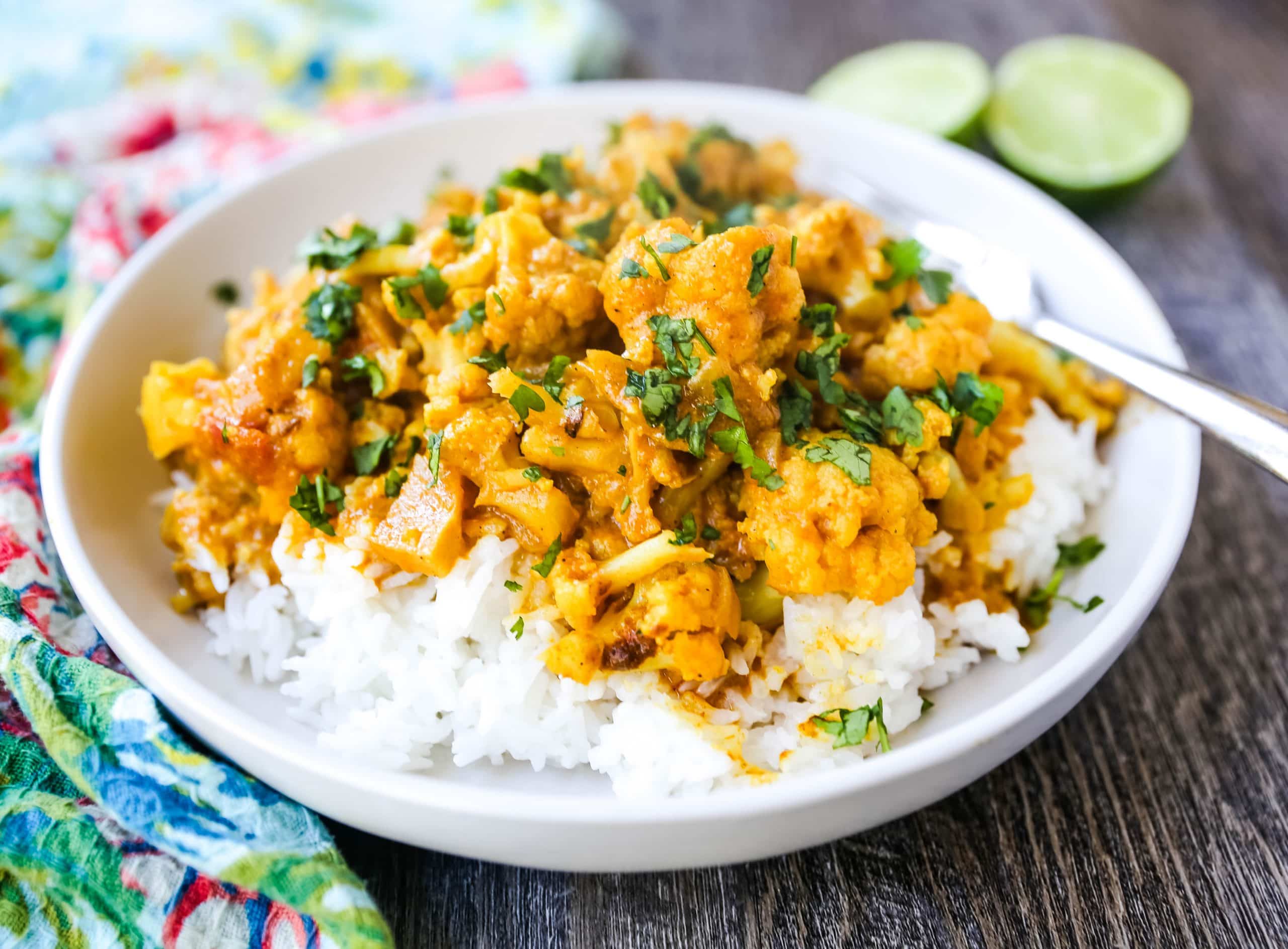 Coconut Cauliflower Curry A rich coconut curry broth with onion, garlic, cauliflower, ginger, Indian spices in coconut milk. Flavorful vegan meal and you won’t even miss the meat! www.modernhoney.com #curry #cauliflower #cauliflowercurry #indianfood 