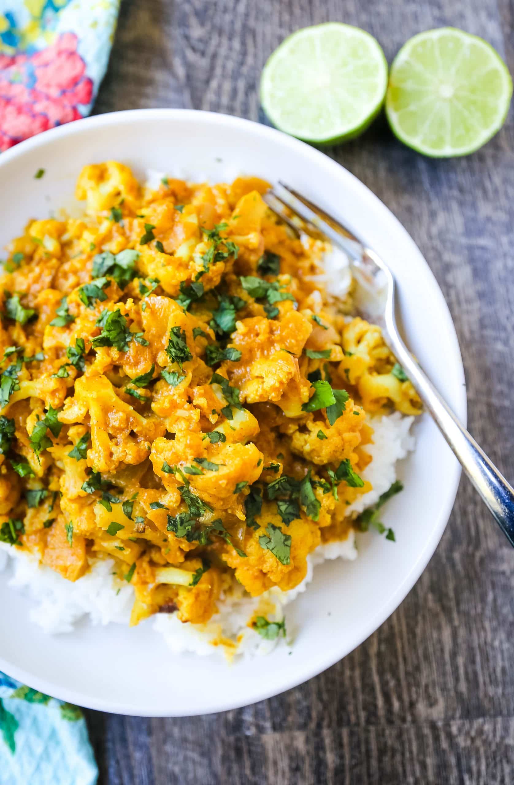 Coconut Cauliflower Curry A rich coconut curry broth with onion, garlic, cauliflower, ginger, Indian spices in coconut milk. Flavorful vegan meal and you won’t even miss the meat! www.modernhoney.com #curry #cauliflower #cauliflowercurry #indianfood 