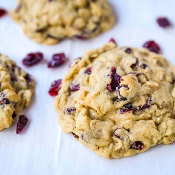 Cranberry Oatmeal Cookies Soft chewy brown sugar oatmeal cookies with sweetened dried cranberries. A chewy and hearty oatmeal cookie that everyone will love! www.modernhoney.com #oatmealcookie #oatmealcookies #cranberryoatmeal #cookie #cookies