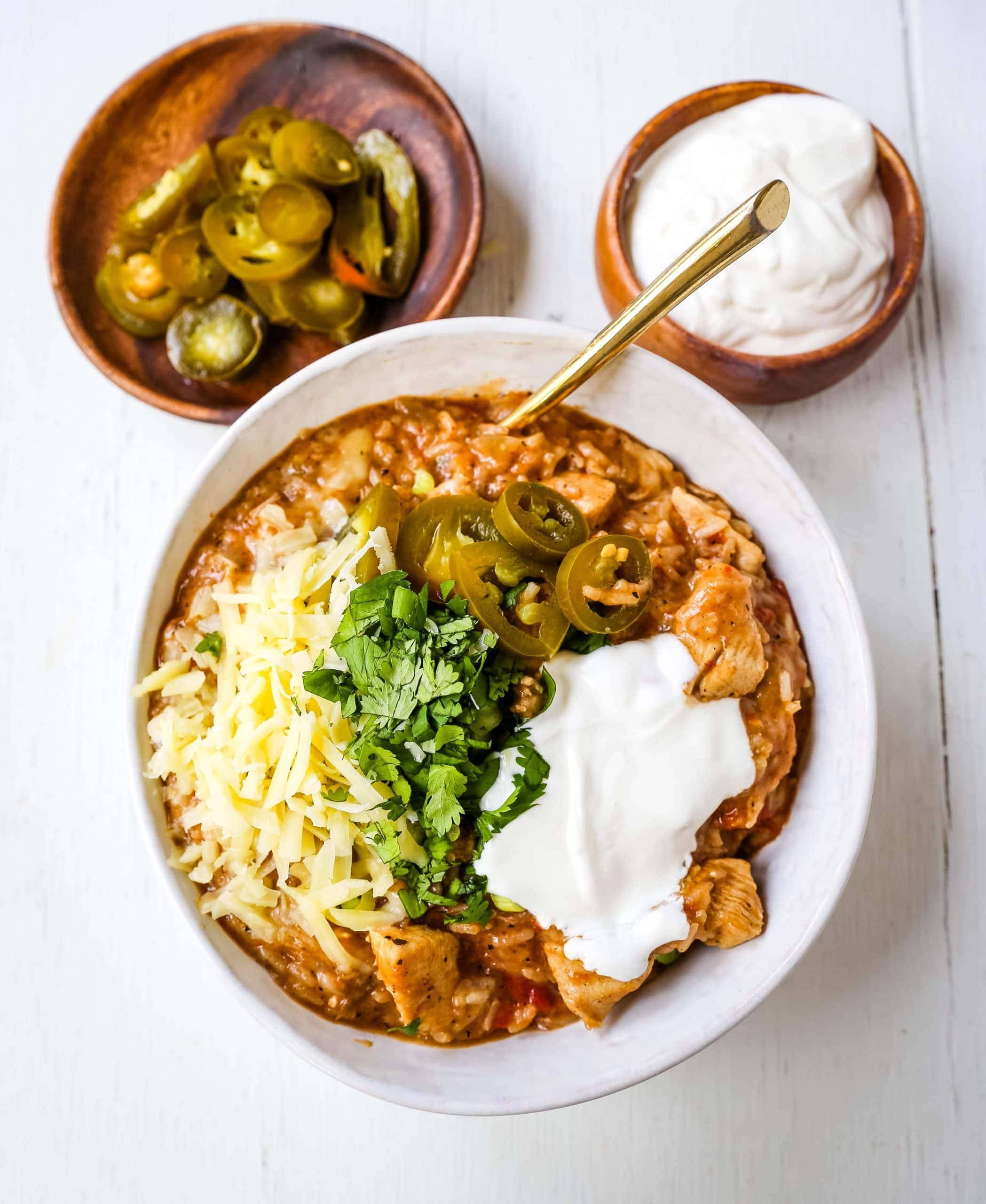 Cheesy Mexican Chicken and Rice Skillet Mexican chicken with green chilies, tomatoes, Mexican spices, rice, and cheese. An easy 30-minute dinner recipe! www.modernhoney.com #skilletdinner #30minutemeal #30minutedinner #mexicanfood #mexican