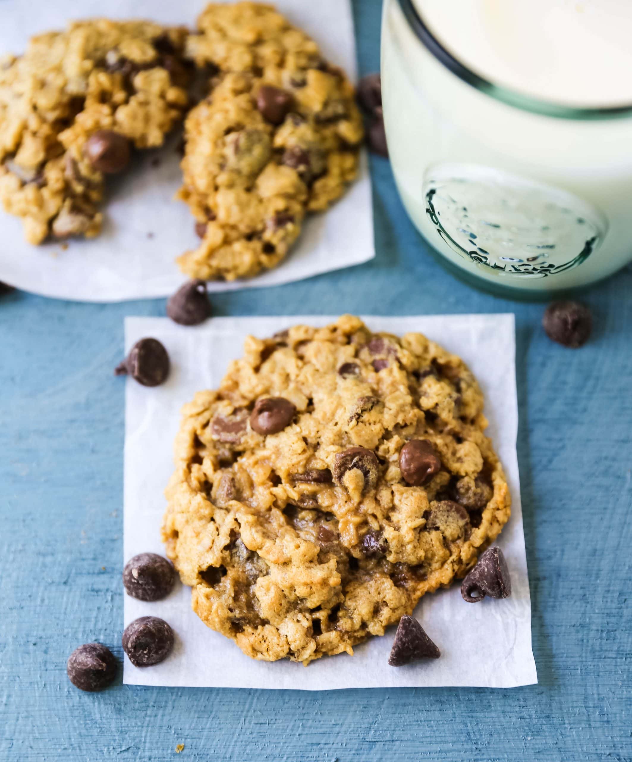 Gluten-Free Chocolate Chip Peanut Butter Oatmeal Cookies. Soft chewy chocolate chip peanut butter oatmeal cookies. The best gluten-free chocolate chip oatmeal cookies! www.modernhoney.com #cookie #glutenfree #glutenfreecookie #oatmealcookie #glutenfreecookies