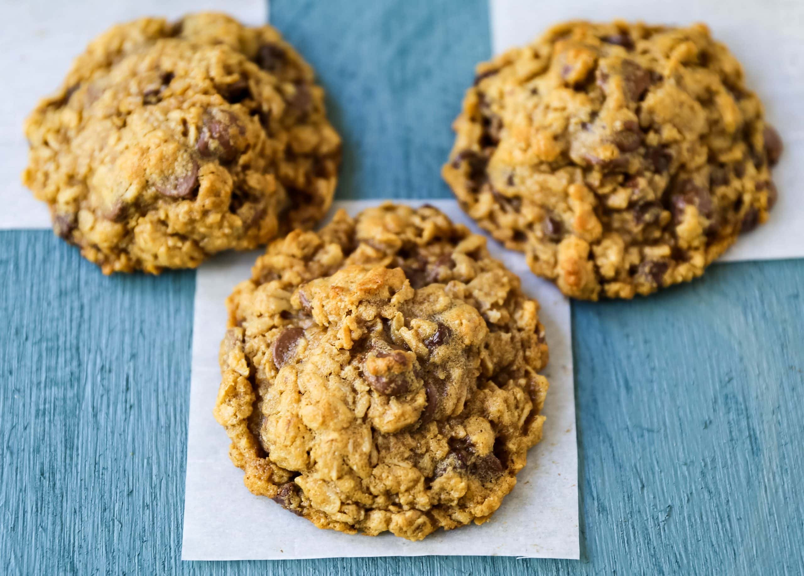 Gluten-Free Chocolate Chip Peanut Butter Oatmeal Cookies. Soft chewy chocolate chip peanut butter oatmeal cookies. The best gluten-free chocolate chip oatmeal cookies! www.modernhoney.com #cookie #glutenfree #glutenfreecookie #oatmealcookie #glutenfreecookies