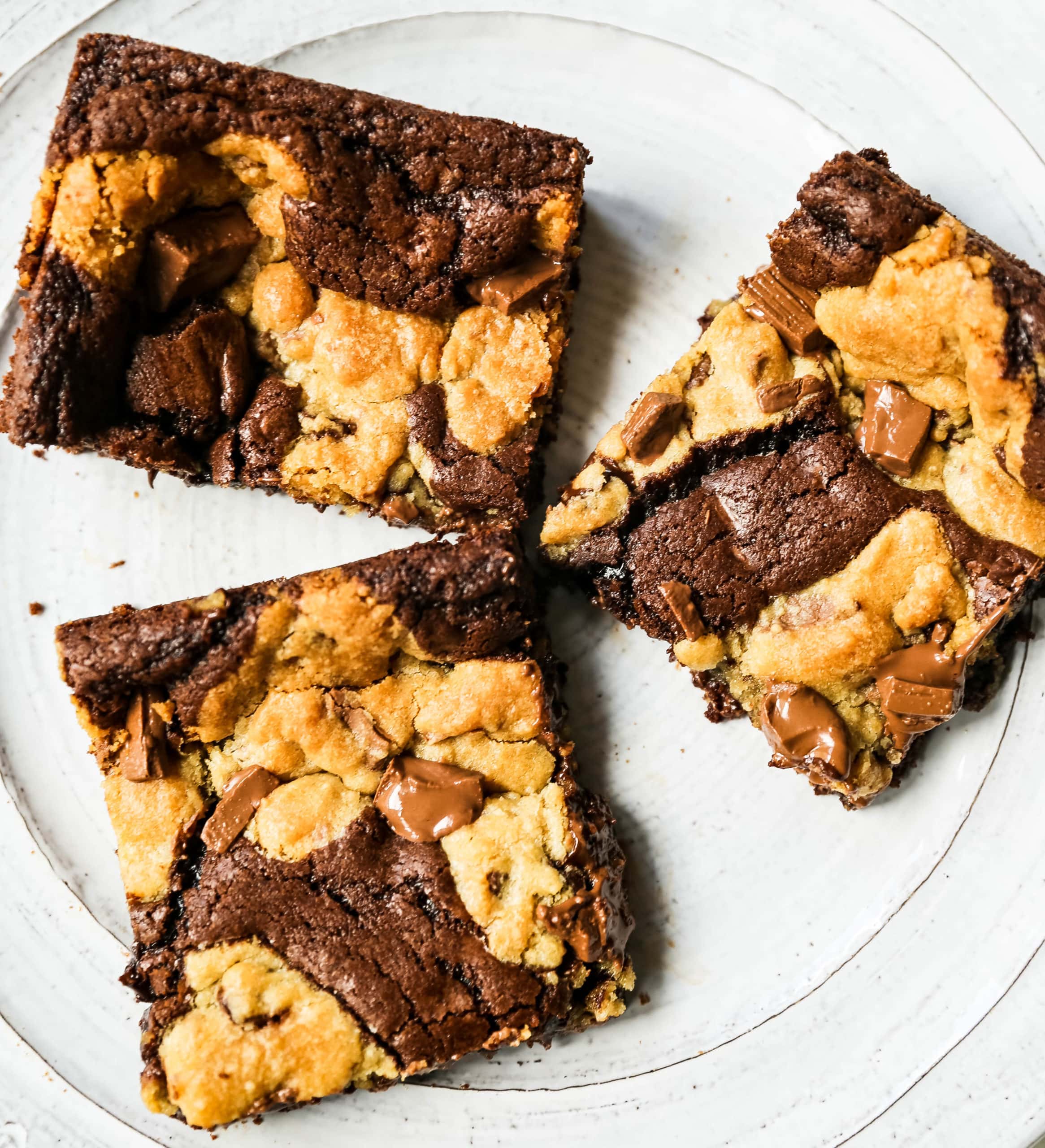 Brookies (Chocolate Chip Cookie and Brownie Bars) A homemade decadent chocolate brownie and chocolate chip cookie all in one! A brownie and chocolate chip cookie just got married. The best dessert bar! www.modernhoney.com #brookie #brookies #brownies #dessertbar