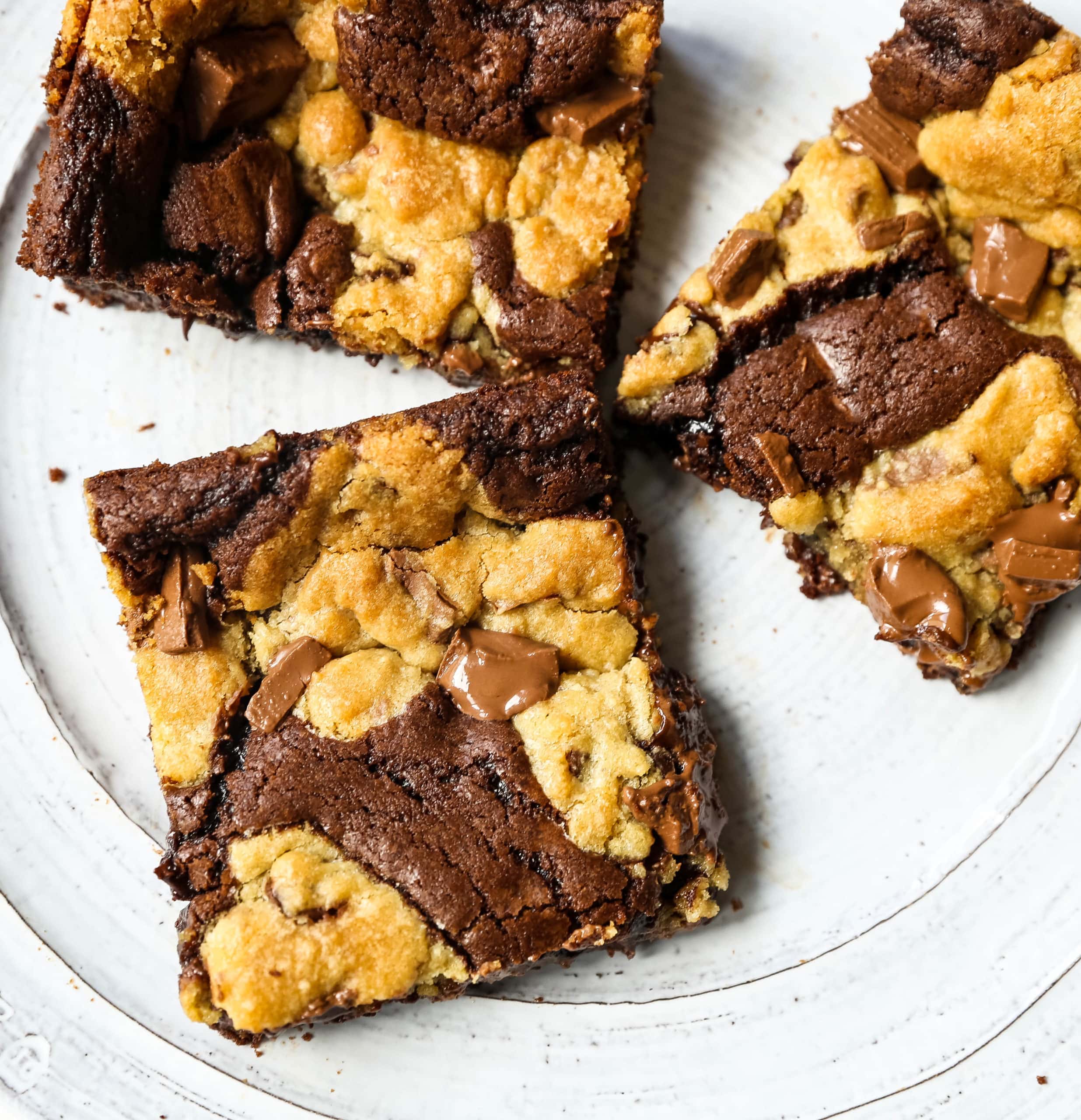 Brookies (Chocolate Chip Cookie and Brownie Bars) A homemade decadent chocolate brownie and chocolate chip cookie all in one! A brownie and chocolate chip cookie just got married. The best dessert bar! www.modernhoney.com #brookie #brookies #brownies #dessertbar