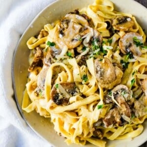 Creamy Mushroom Fettuccine. Sauteed mushrooms in a creamy parmesan cheese alfredo sauce tossed with fettuccine noodles. #mushrooms #fettuccine #mushroomfettuccinealfredo #mushroompasta