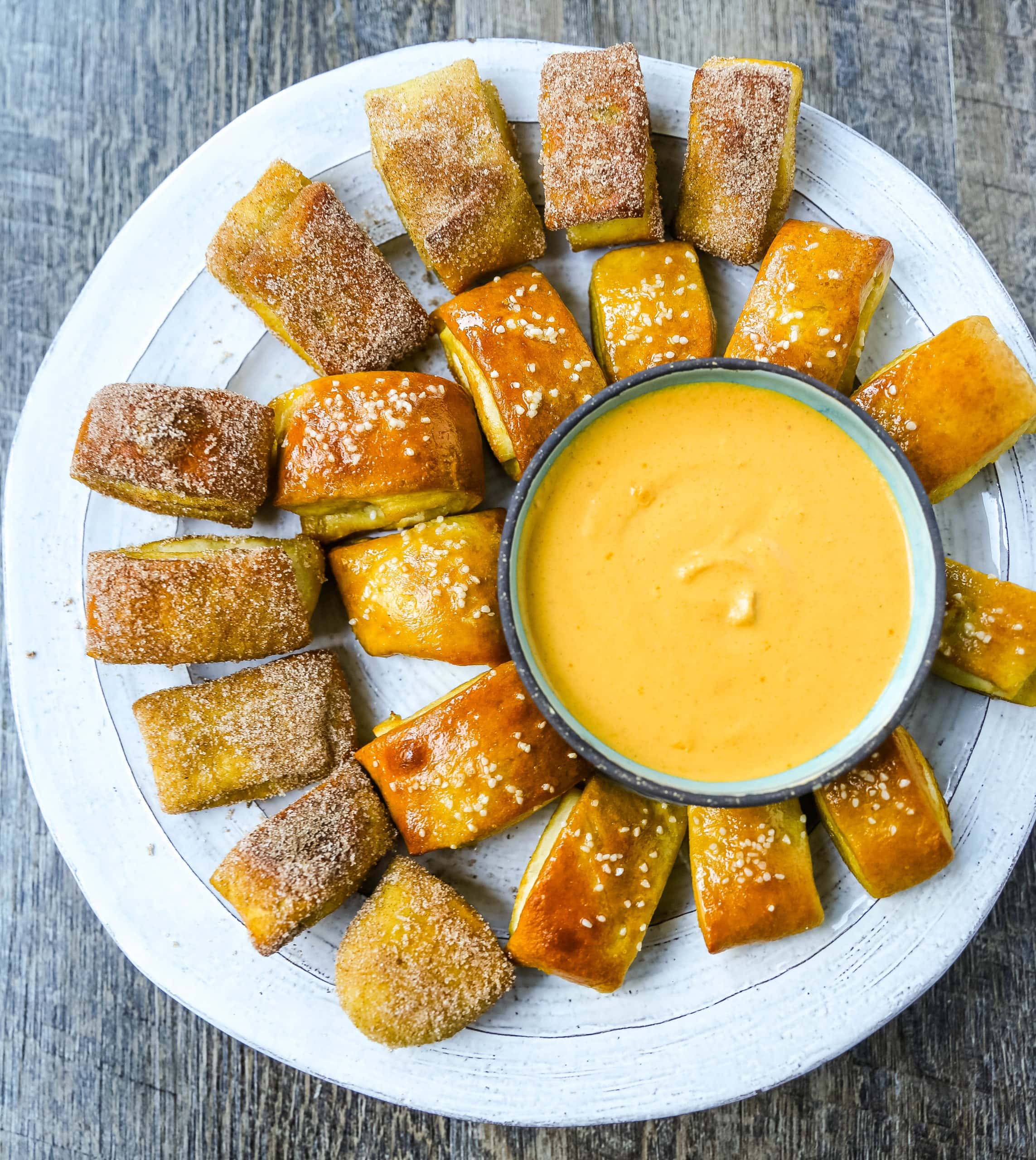 Homemade Soft Pretzel Bites Soft buttery homemade pretzel bites just like you find in the pretzel stores in the mall but even better! It is so easy to make pretzel bites at home. www.modernhoney.com #pretzels #pretzel #homemadepretzels #pretzelbites