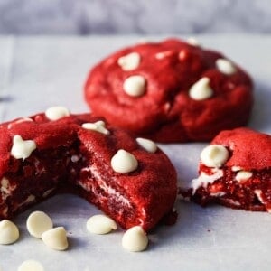 Red Velvet Cookies. Soft chewy famous Red Velvet Cookies with sweet white chocolate chips. www.modernhoney.com #redvelvet #redvelvetcookies #cookies #4thofJuly