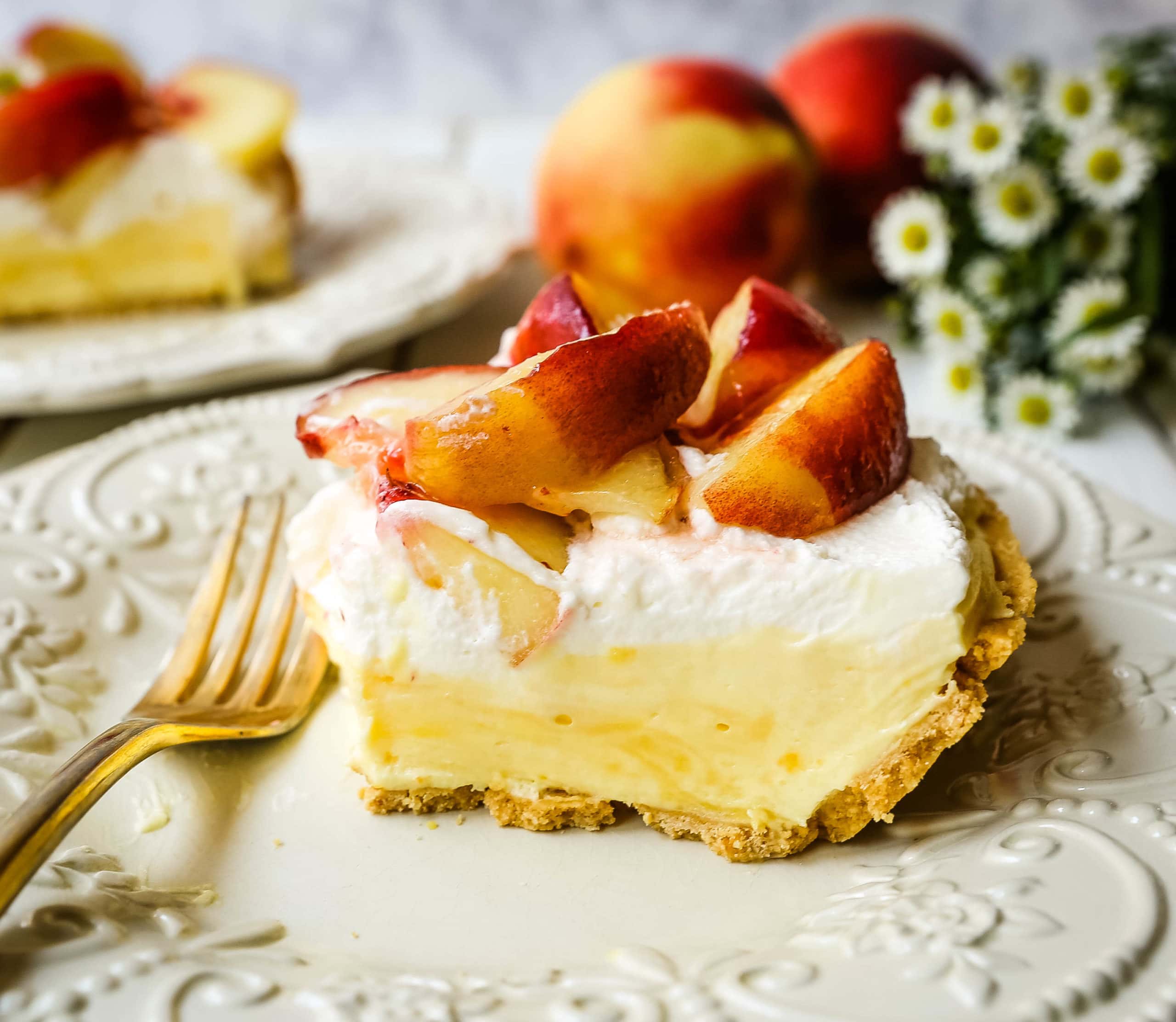 Peaches and Cream Pie. A quick and easy no-bake creamy peach pie with a buttery graham cracker crust, a sweet custard filling, fresh whipped cream, and sliced peaches.  www.modernhoney.com #pie #nobakedessert #nobakepie #peachdessert #peaches #peach