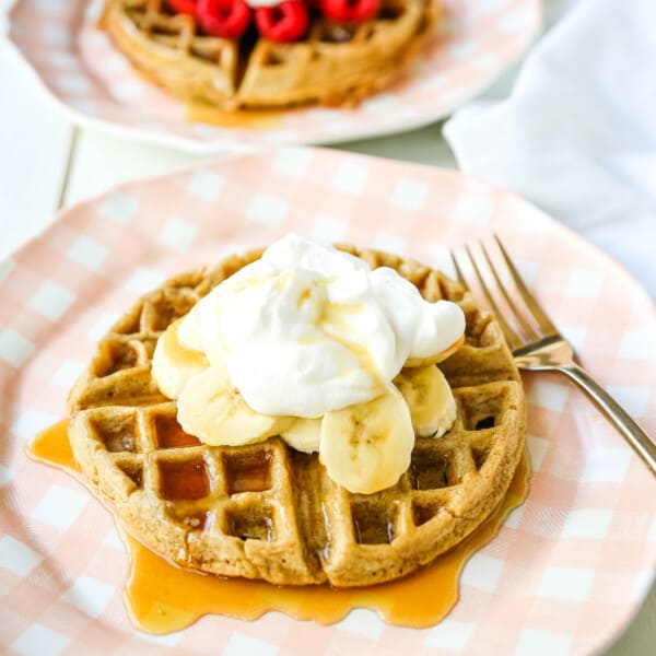 Healthy Gluten-Free Banana Oat Waffles Gluten-Free, Dairy-Free, and Refined-Sugar Free Waffles and you won't even miss it! These waffles give you the energy you need to start your day! #glutenfree #dairyfree #waffles #healthy #breakfast