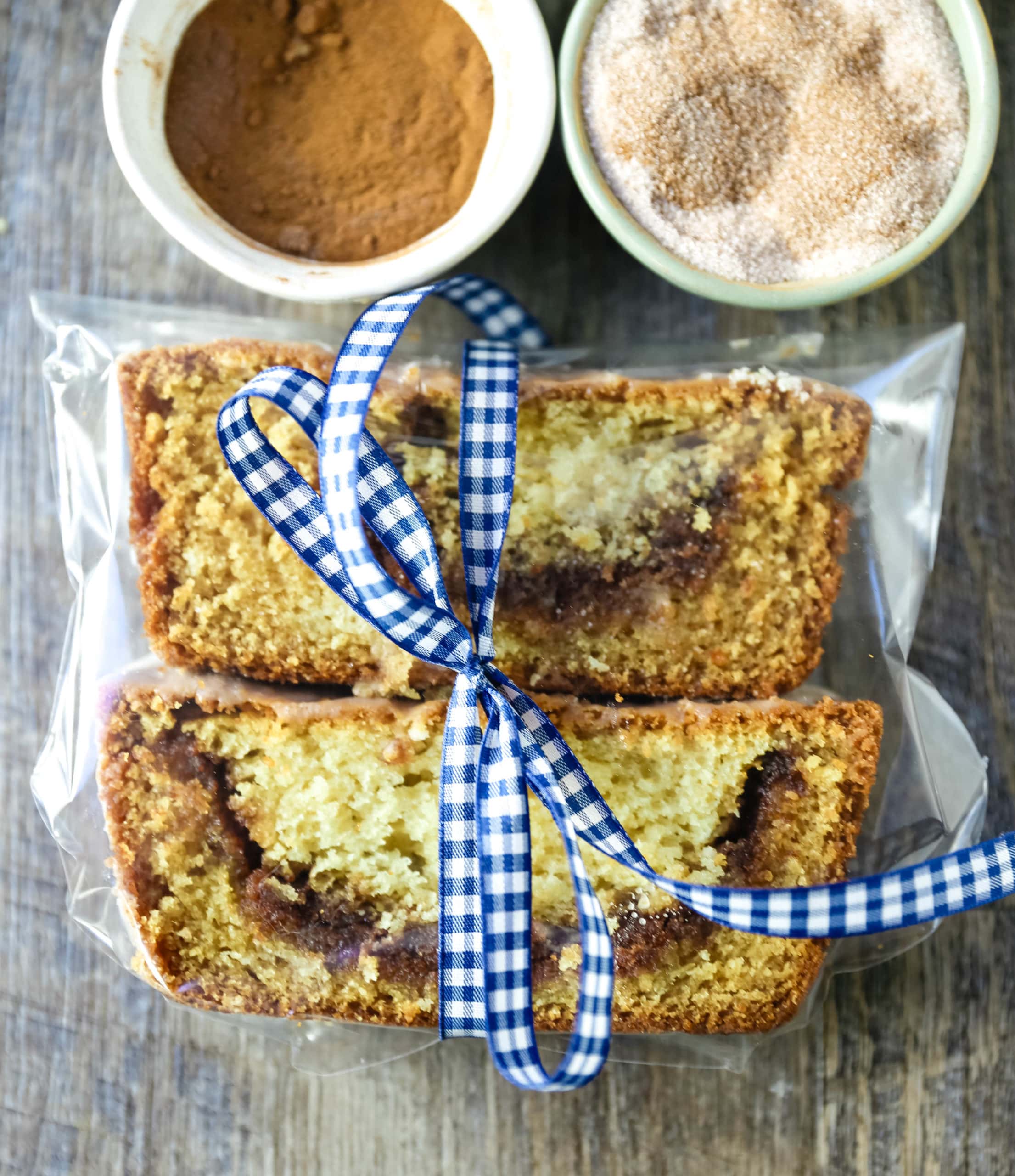 Cinnamon Swirl Quick Bread. Soft and moist cinnamon swirl quick bread with cinnamon sugar streusel is perfect to share with neighbors and friends! www.modernhoney.com #quickbread #cinnamonswirlbread #cinnamonbread