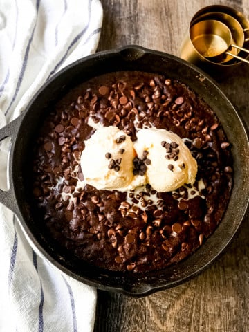 Double Chocolate Chocolate Chip Skillet Cookie Rich, chewy double chocolate chip cookie baked in a cast-iron skillet and topped with ice cream. www.modernhoney.com #doublechocolatechipskilletcookie #skilletcookie